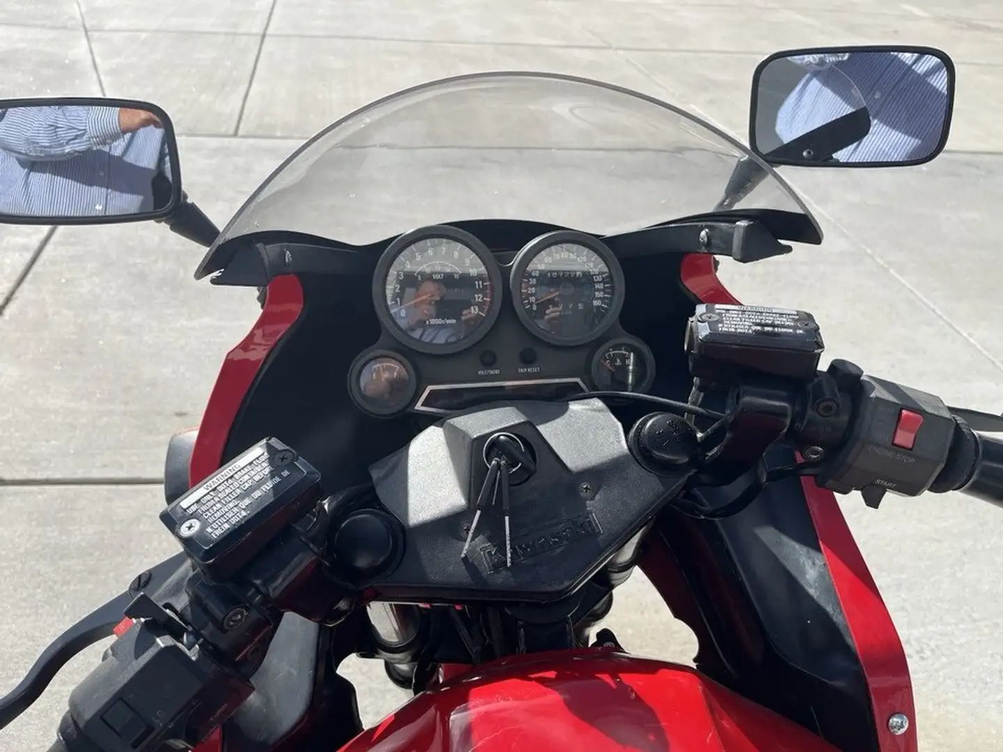 Kawasaki GPZ 900 R Rojo - 2