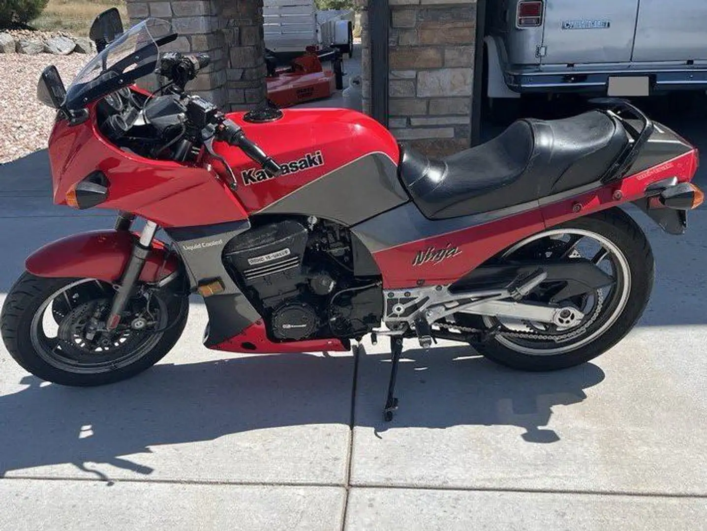 Kawasaki GPZ 900 R Rojo - 1