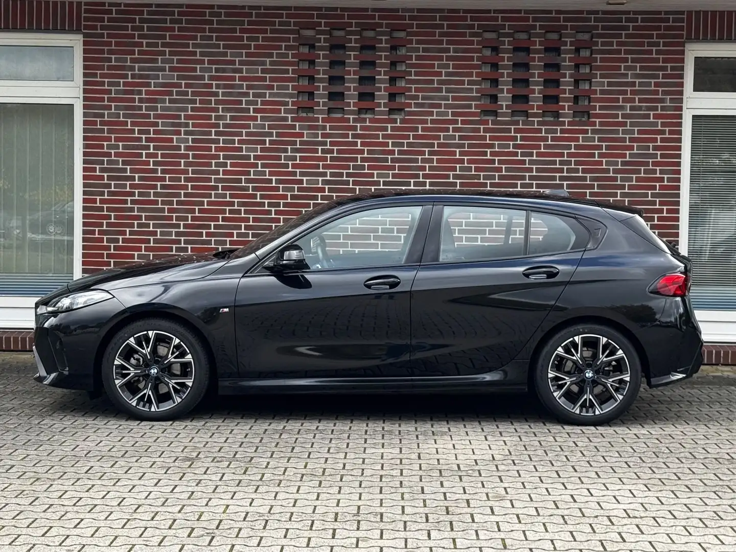 BMW 120 *M SPORTPAKET*HEAD-UP*MEMORY*360° KAMERA* Schwarz - 2