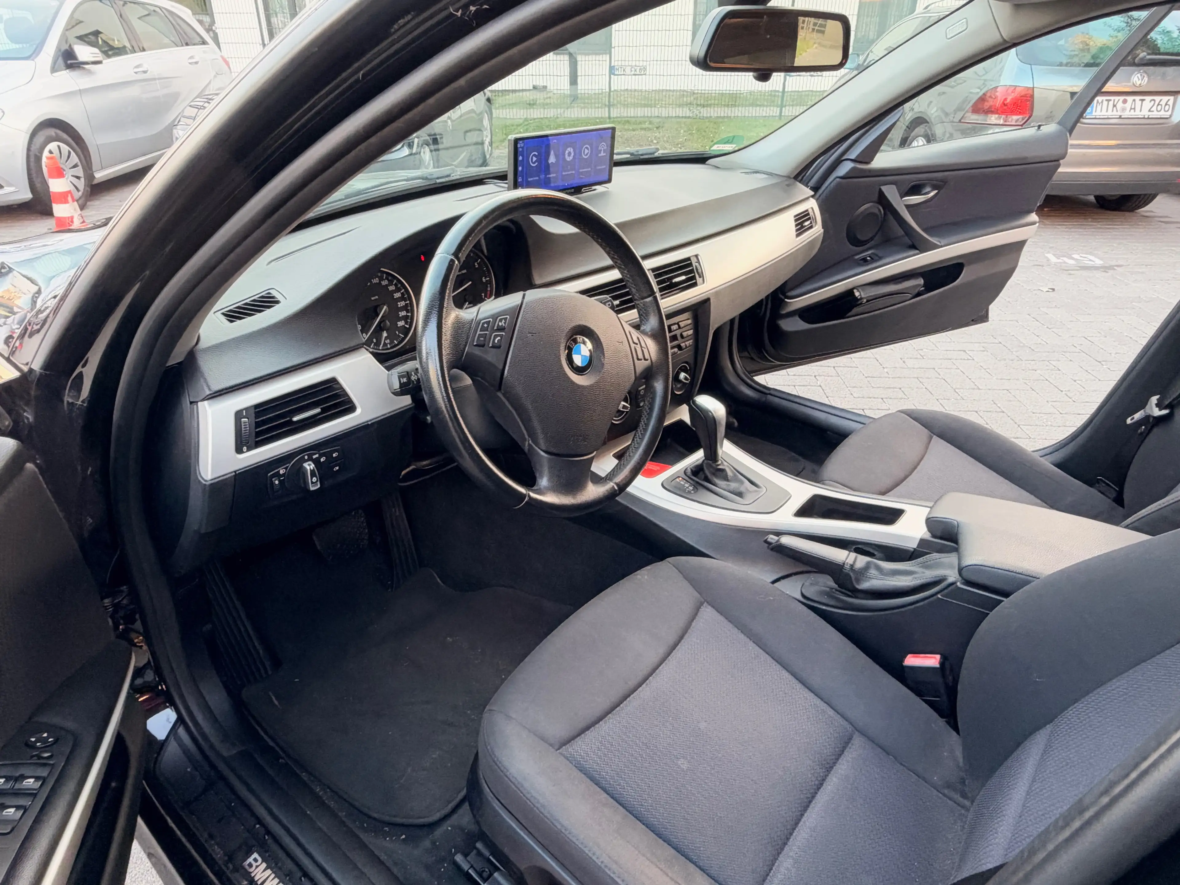 BMW 318 318 i TÜV NEU Kamera Allwetterreifen — photo 12