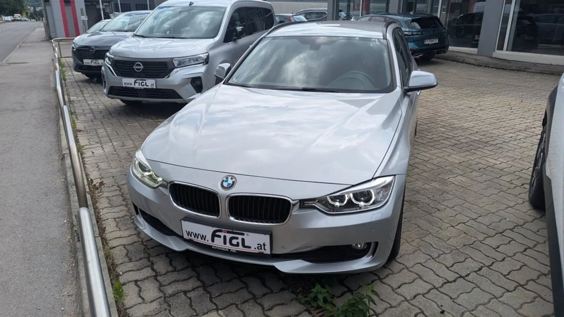 BMW 320 d xDrive Touring Österreich-Paket Aut. Silber - 1