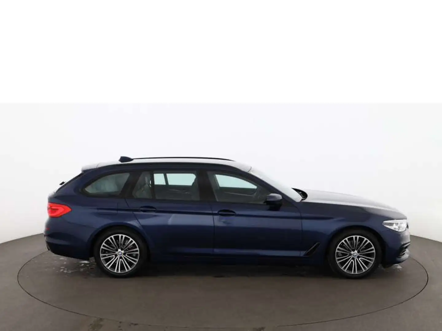 BMW 520 d Touring Sport Line Aut LED STANDHZG AHK NAVI Синій - 2