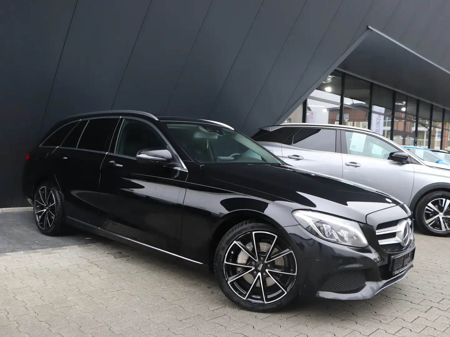 Mercedes-Benz C 250 d T Avantgarde PANORAMA / LED / DISTRONIC+ Schwarz - 2