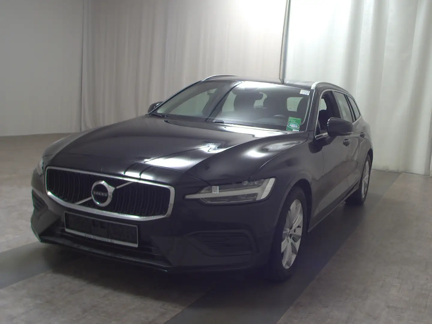 Volvo V60 D3 Momentum Navi LED Pano HuD AHK Schwarz - 2