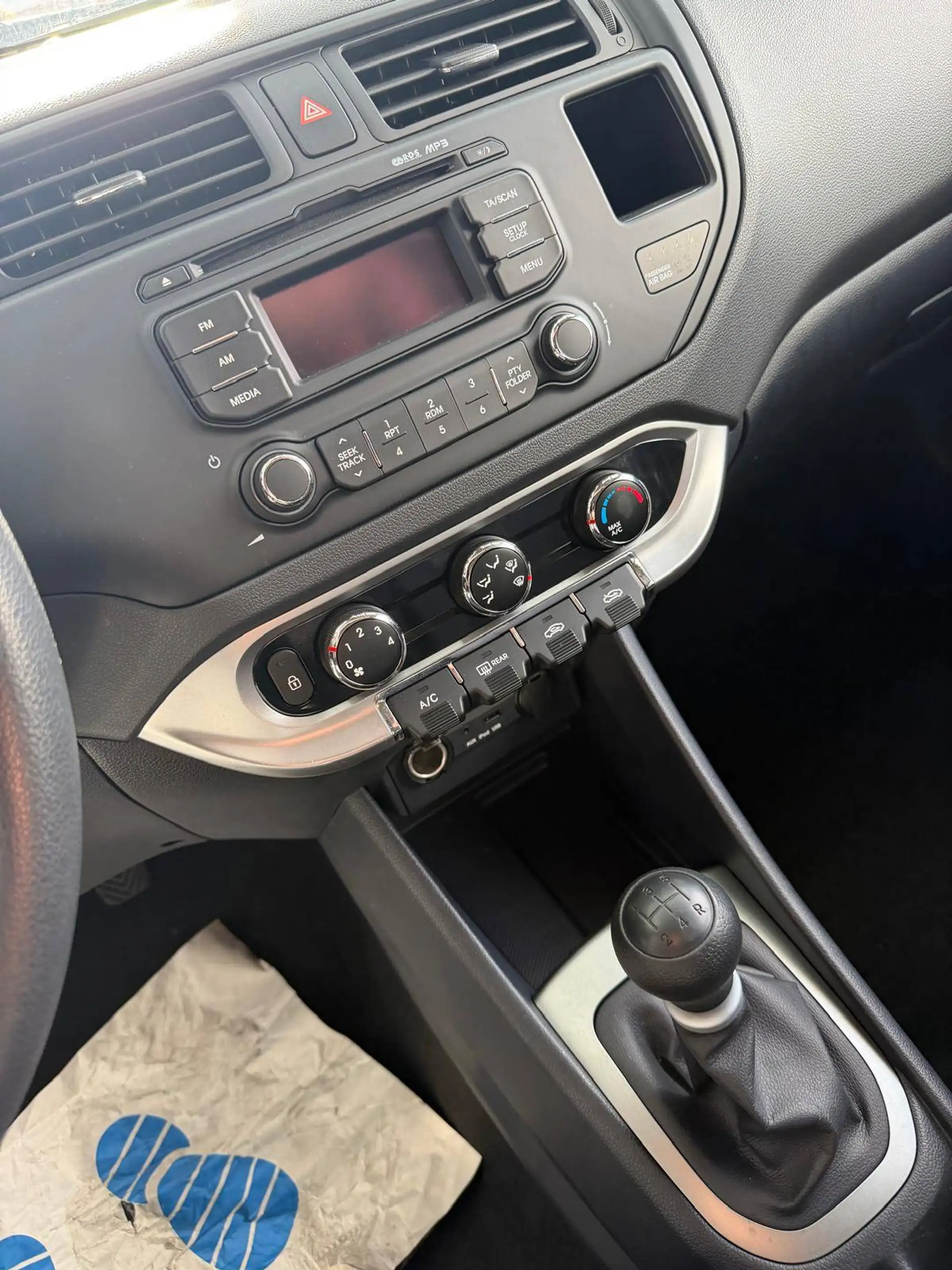 Kia Rio Attract*1.Hand*wenig KM*sehr gepflegt*Klima*Tüv Neu — photo 7