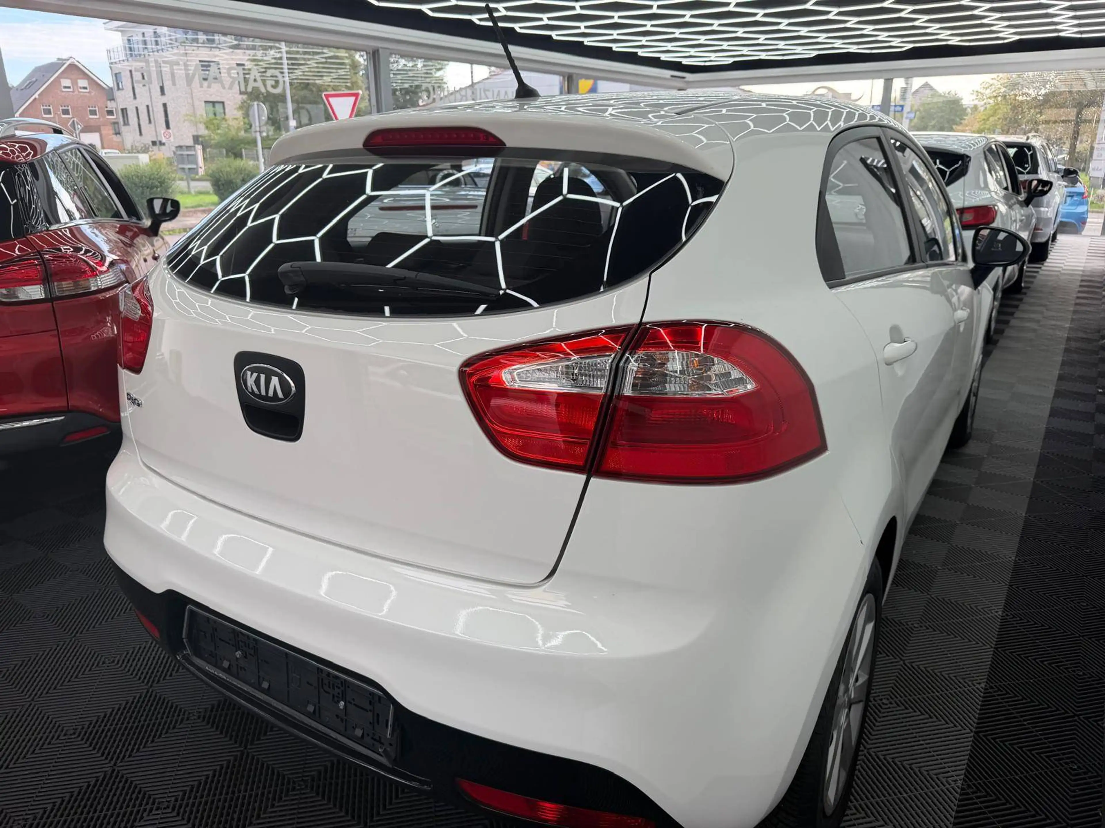Kia Rio Attract*1.Hand*wenig KM*sehr gepflegt*Klima*Tüv Neu — photo 4