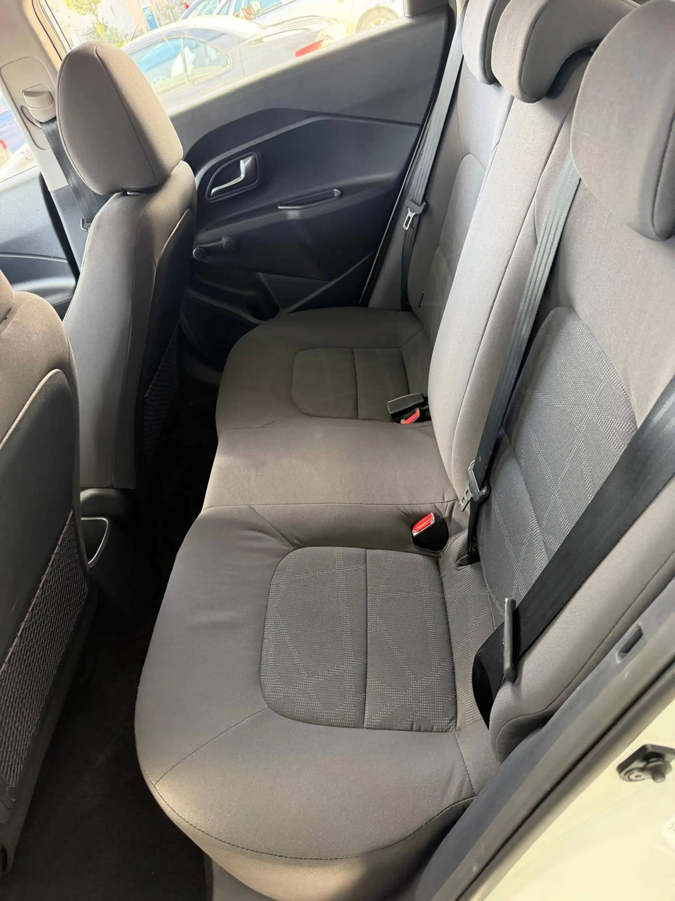 Kia Rio Attract*1.Hand*wenig KM*sehr gepflegt*Klima*Tüv Neu — photo 11