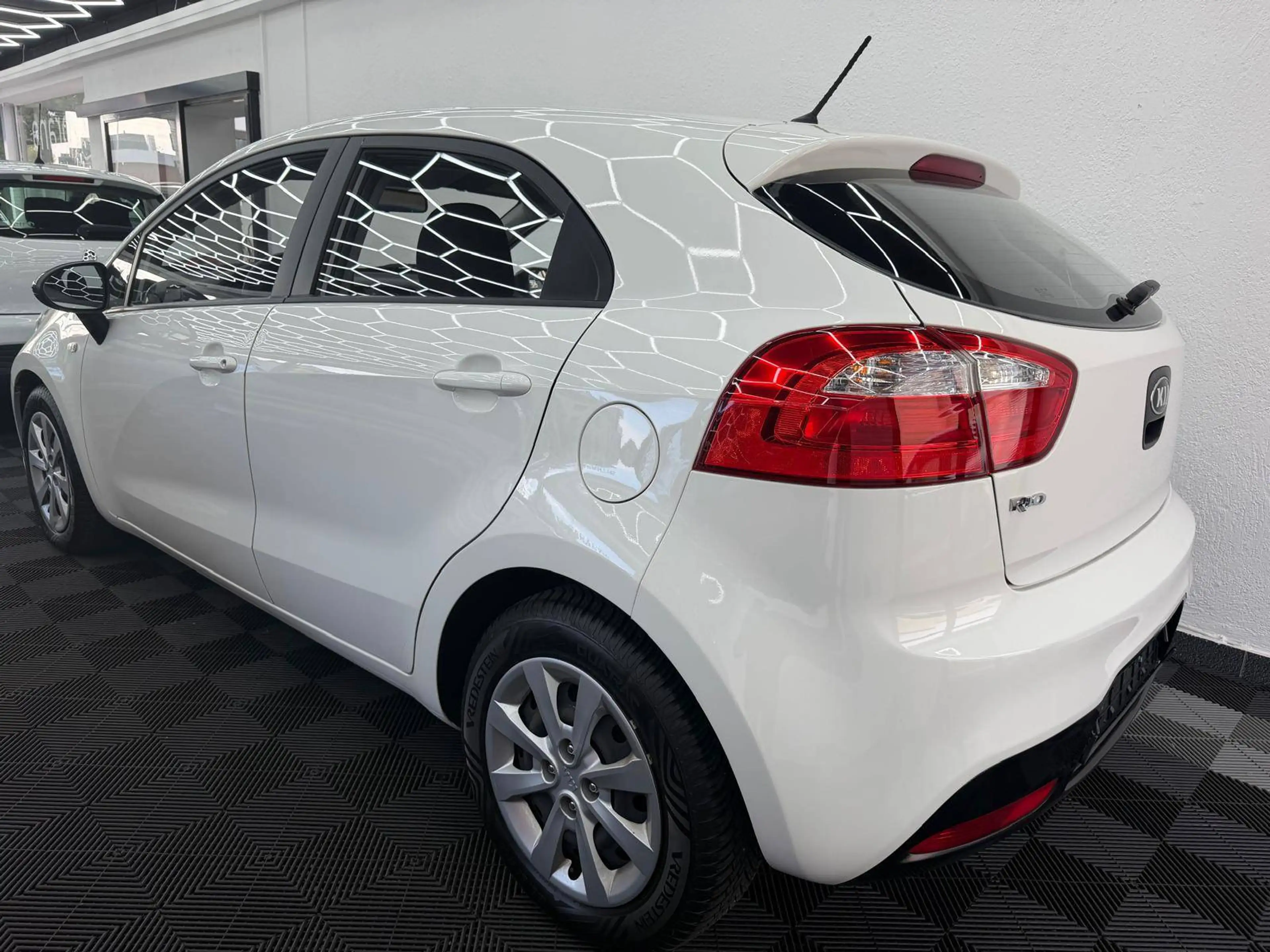 Kia Rio Attract*1.Hand*wenig KM*sehr gepflegt*Klima*Tüv Neu — photo 14
