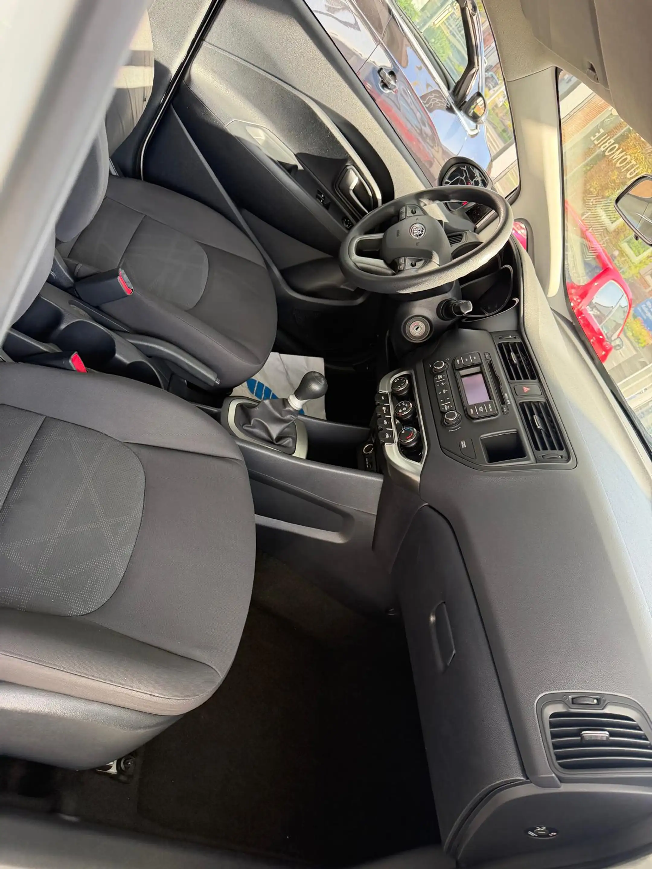 Kia Rio Attract*1.Hand*wenig KM*sehr gepflegt*Klima*Tüv Neu — photo 6