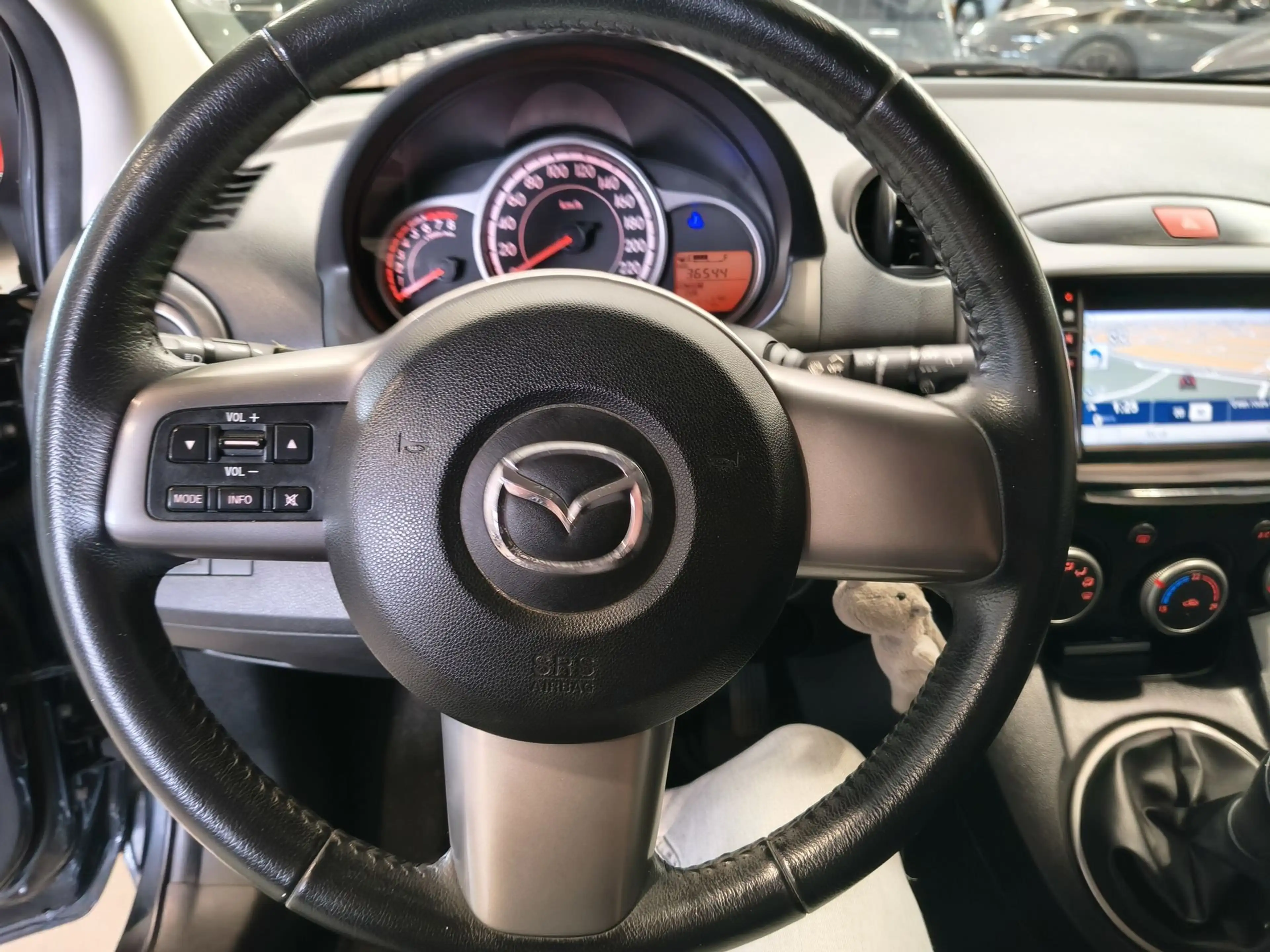 Mazda 2 1.3i Sportnavigator — photo 8
