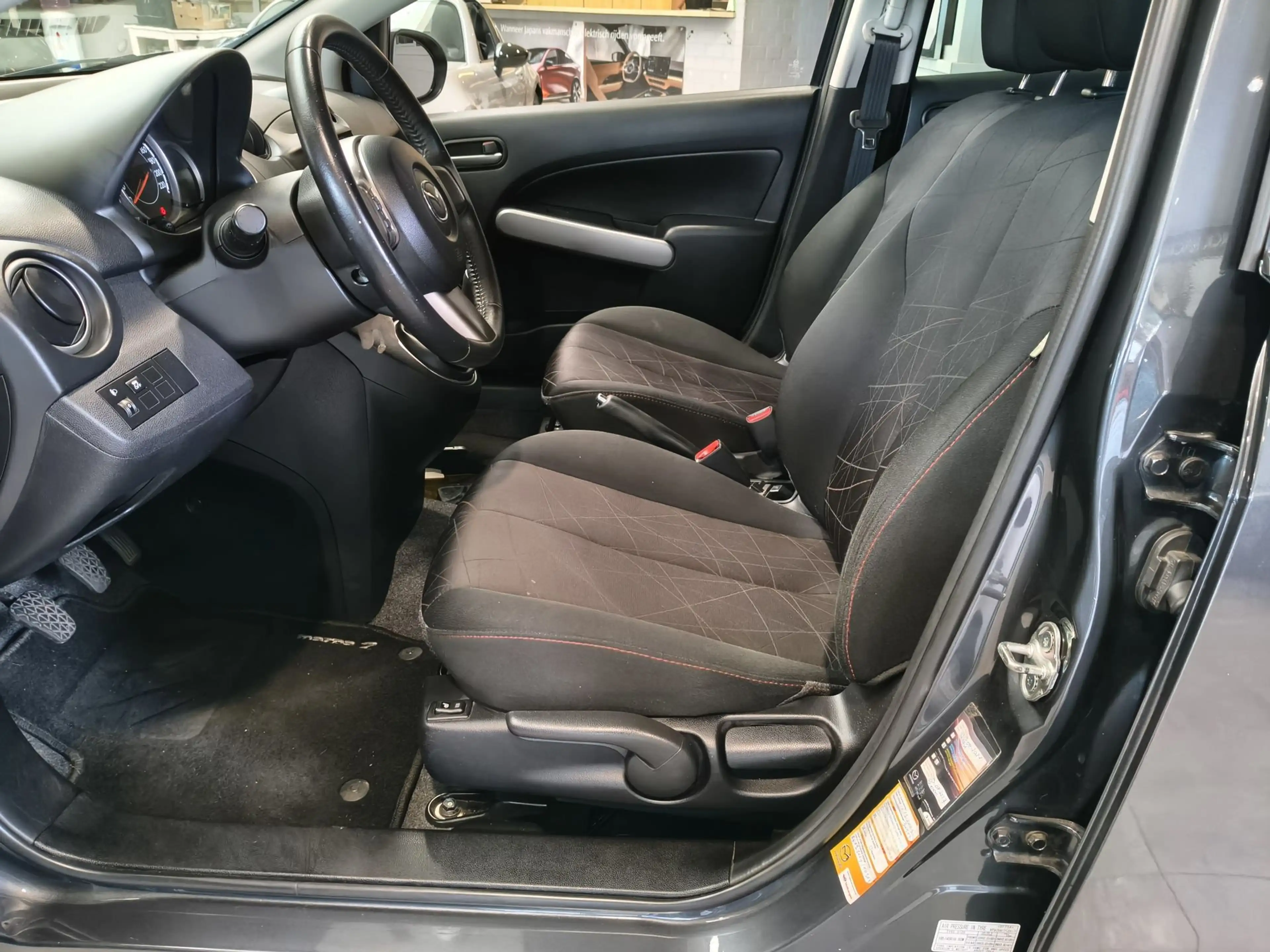Mazda 2 1.3i Sportnavigator — photo 10