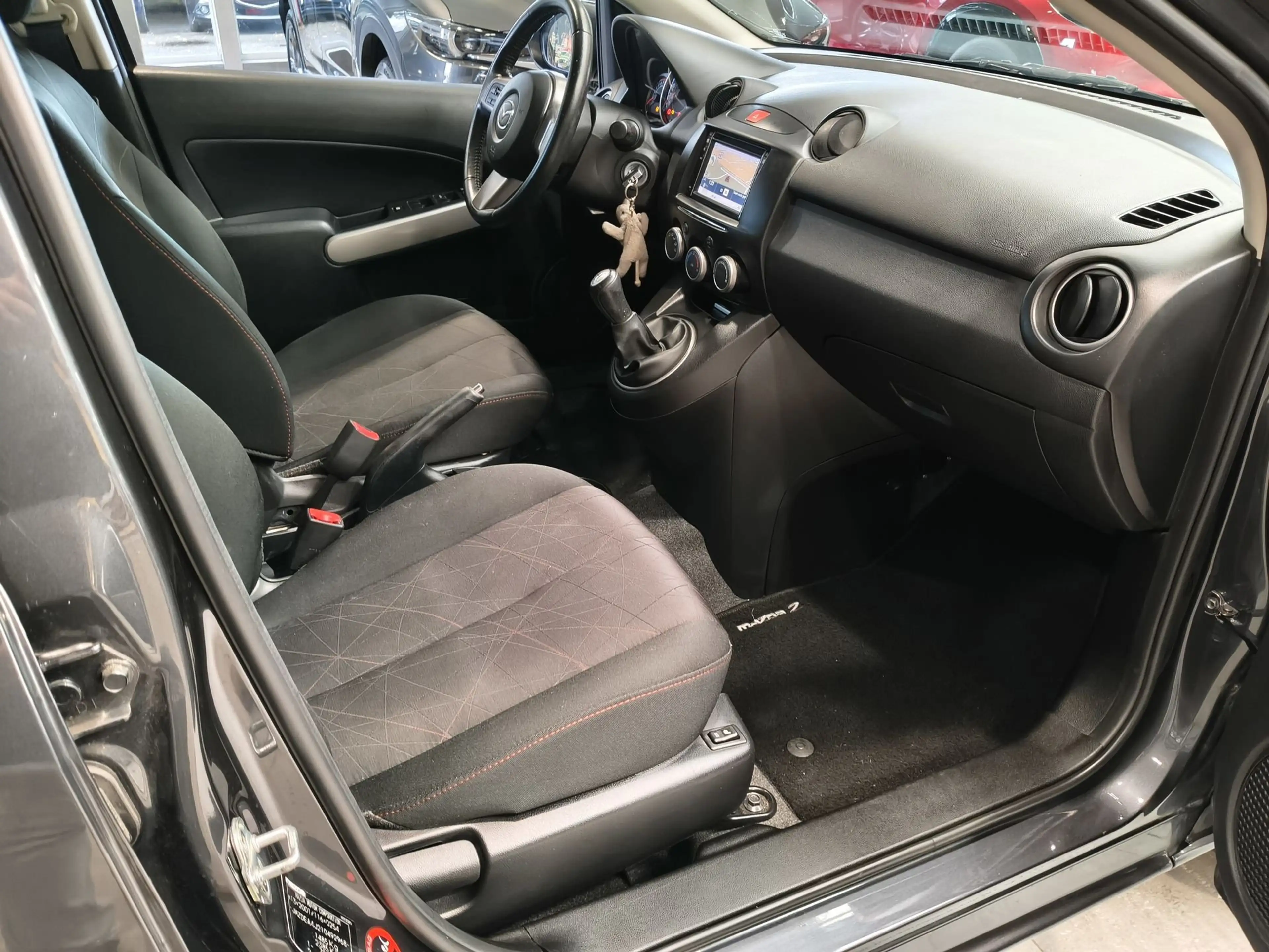 Mazda 2 1.3i Sportnavigator — photo 11