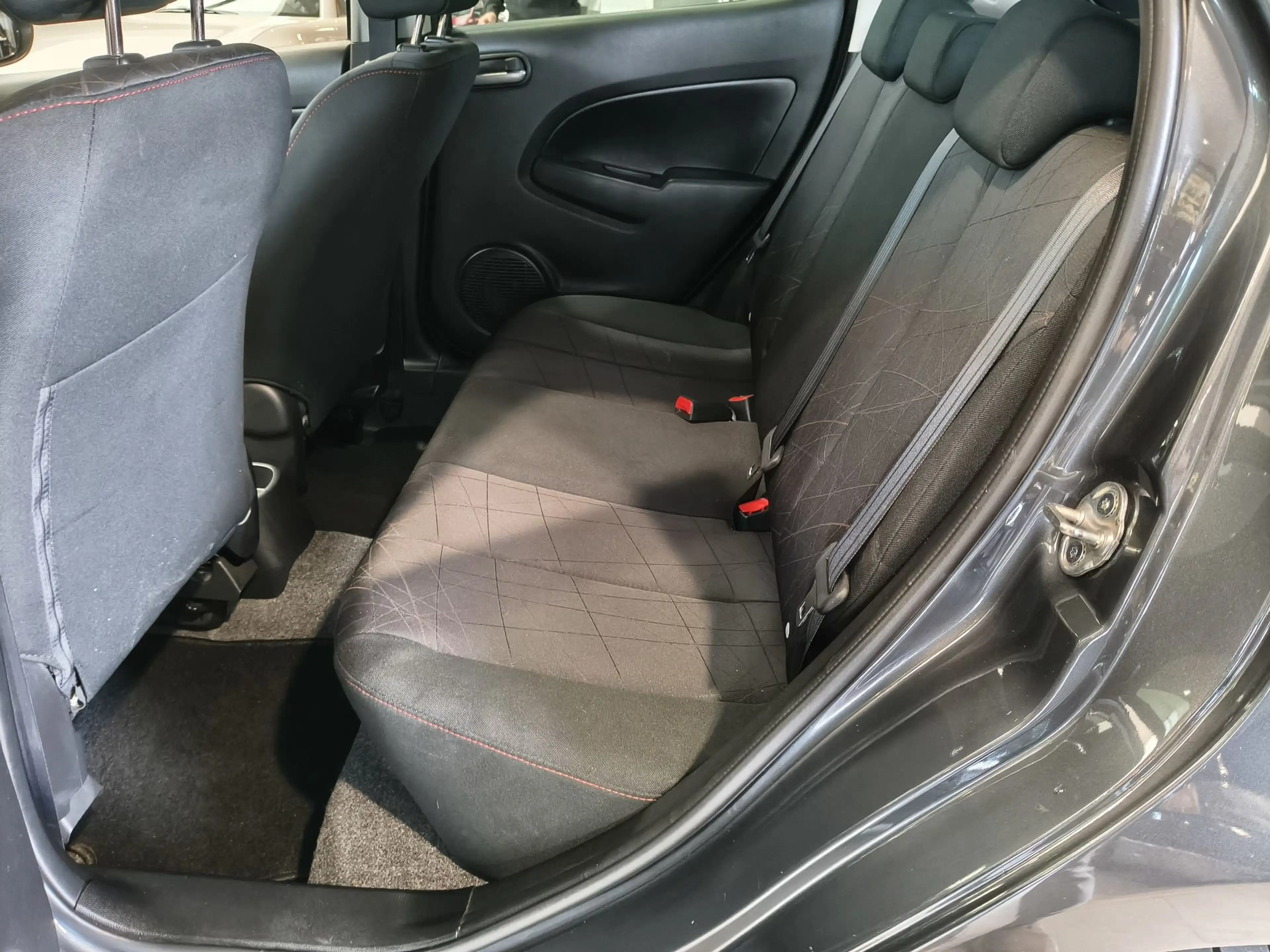 Mazda 2 1.3i Sportnavigator — photo 14