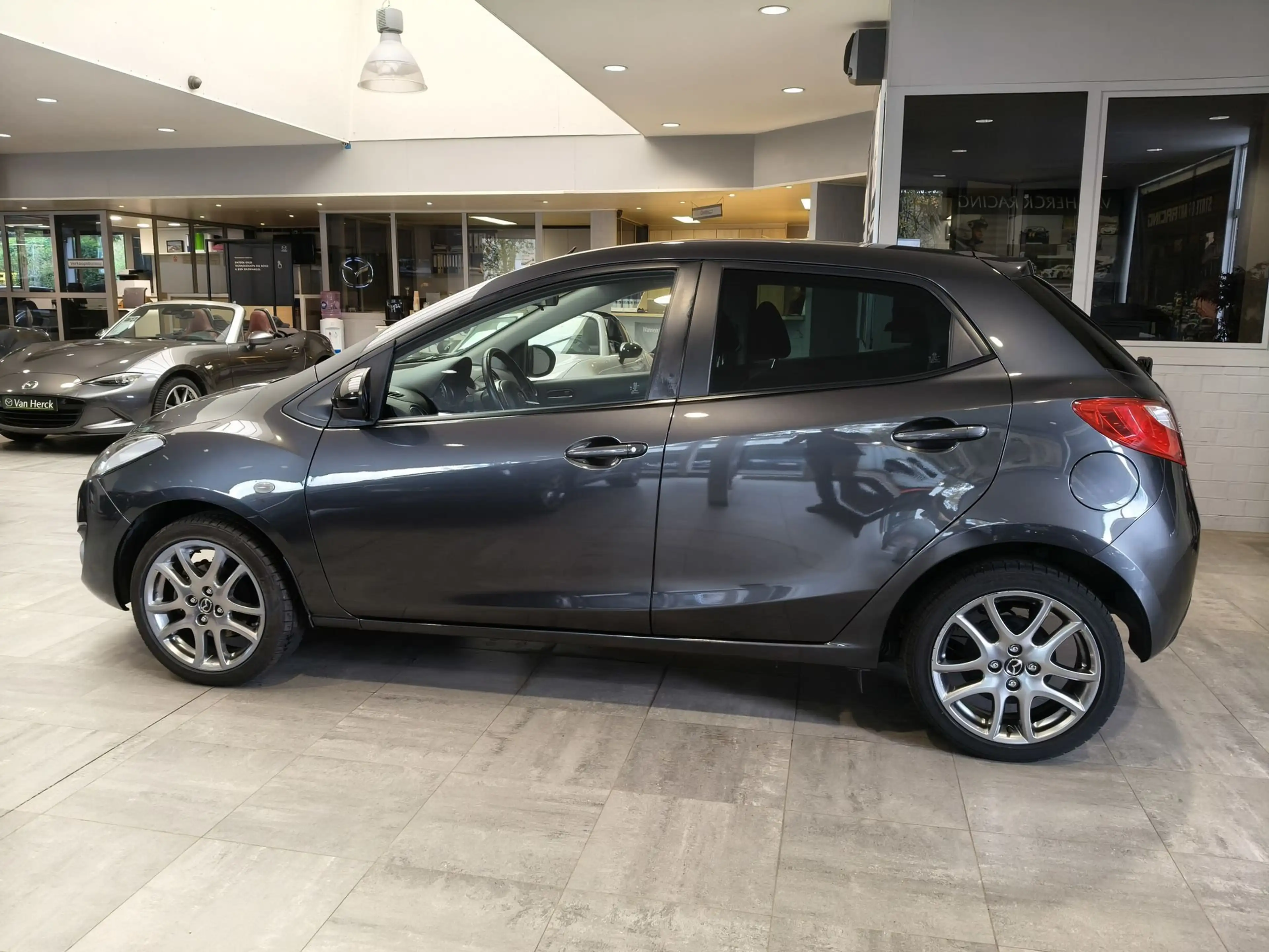 Mazda 2 1.3i Sportnavigator — photo 3