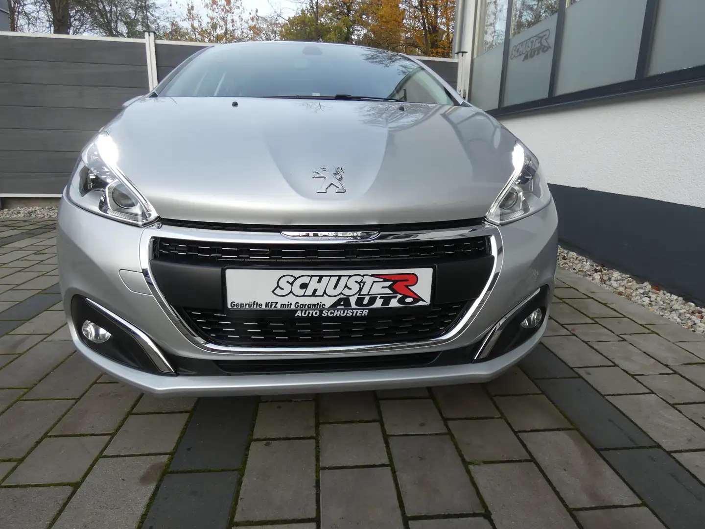 Peugeot 208 Active Grau - 2