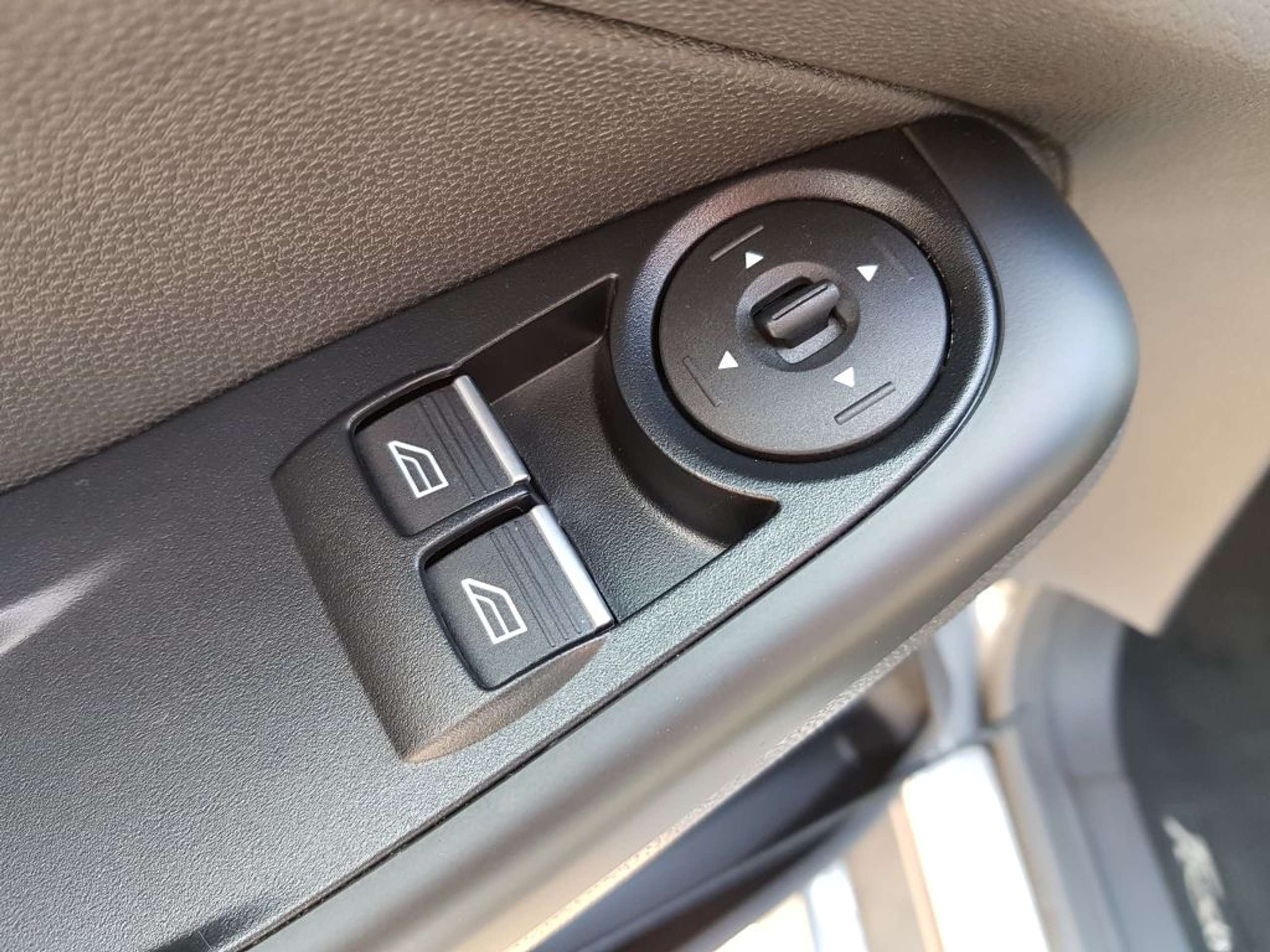 Fahrzeugabbildung Ford Fiesta 1.0 EcoBoost Start-Stop ST-LINE *RFK*17-LM*NAVI* - mit KI generiert/bearbeitet