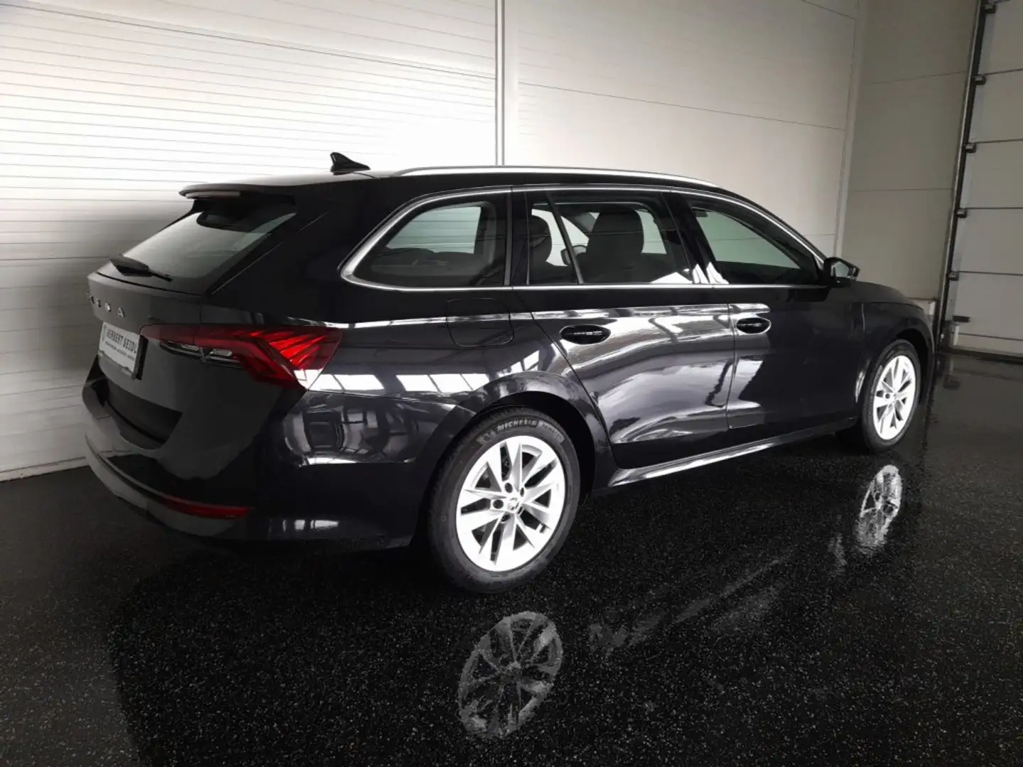 Skoda Octavia Combi STYLE 2,0 TDI DSG *LED & DYN BLINKER / HEAD-UP / VIRTUELL / NAVI / MEMORY SPORTSITZE / KAMERA* Schwarz - 2