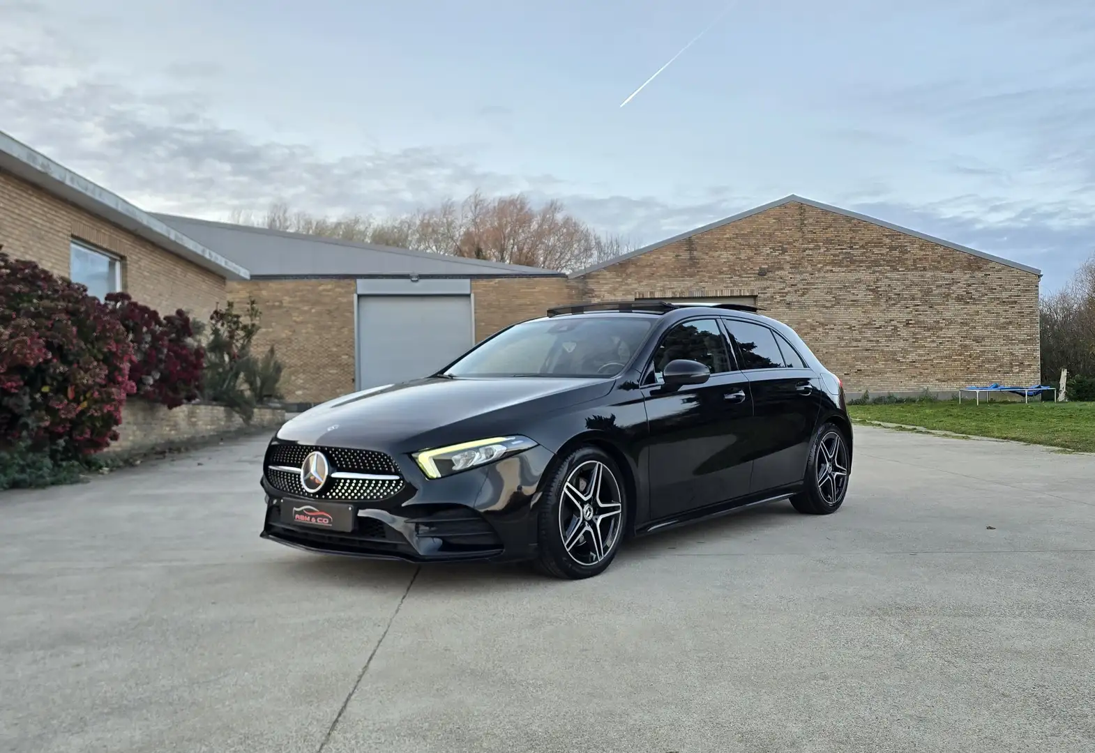 Mercedes-Benz A 220 Ess. ** Pack AMG - Toit Pano ** Garantie 12M Schwarz - 2