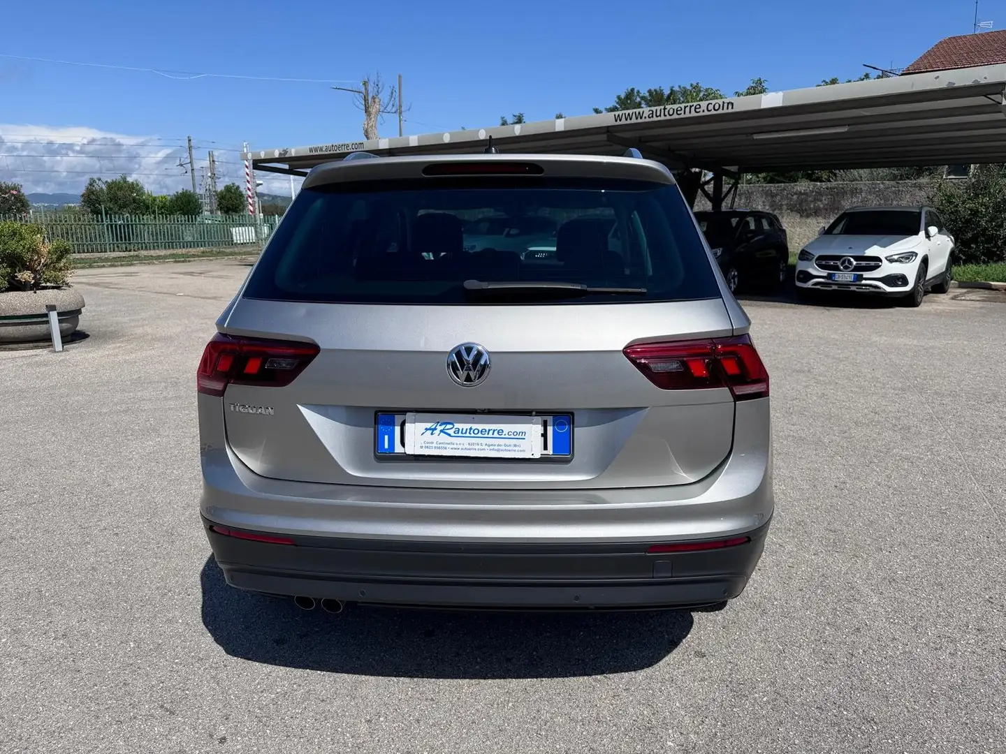 Volkswagen Tiguan Tiguan 2.0 tdi Business 150cv dsg Gris - 2