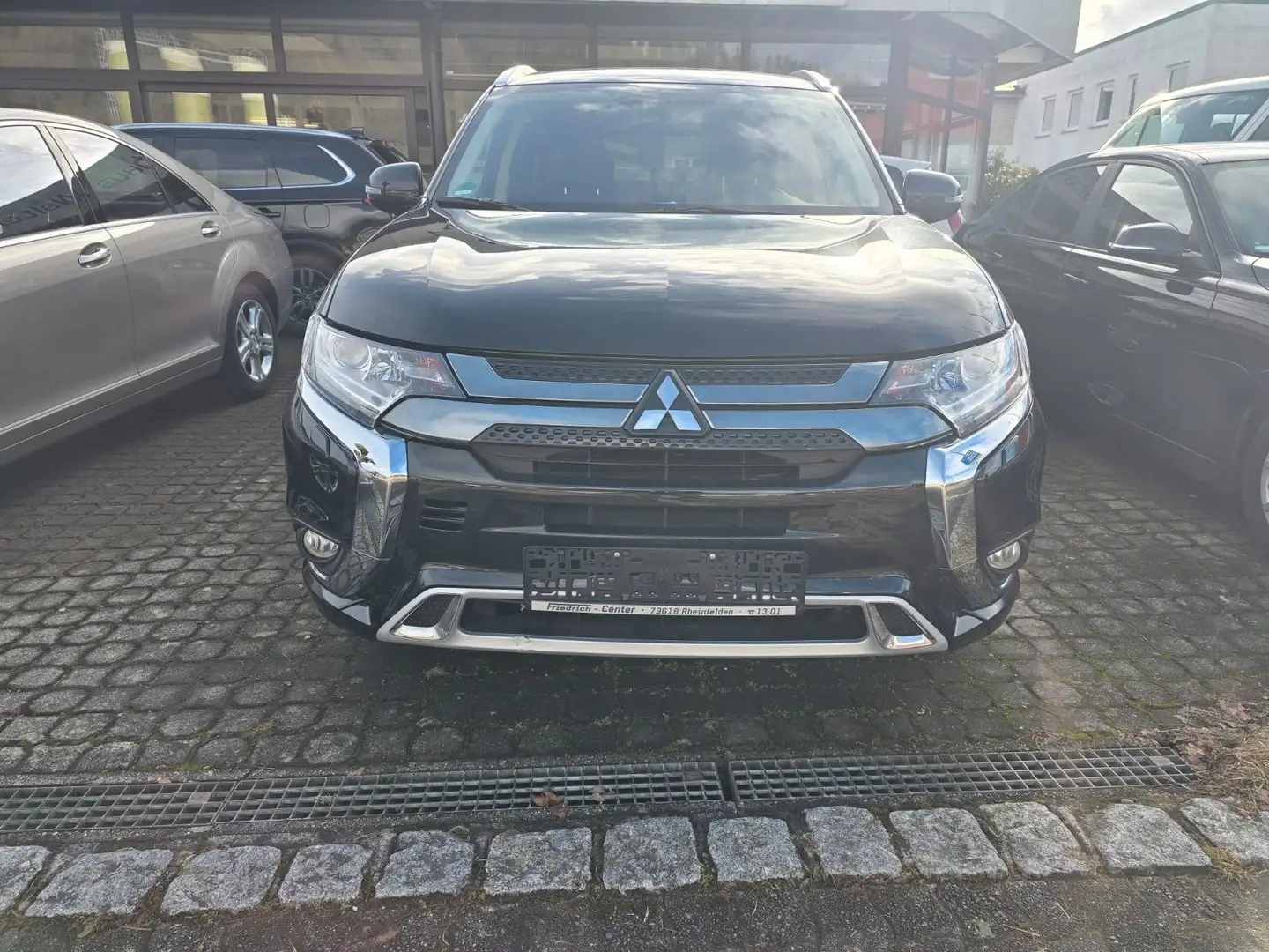Mitsubishi Outlander Plug-in-Hybrid Zwart - 1