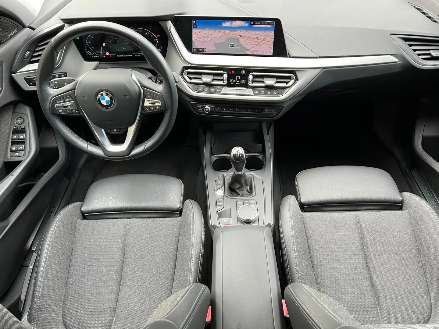 BMW 118 i Advant. Sportsitze Head-Up LED Komfortzug. Grau - 2