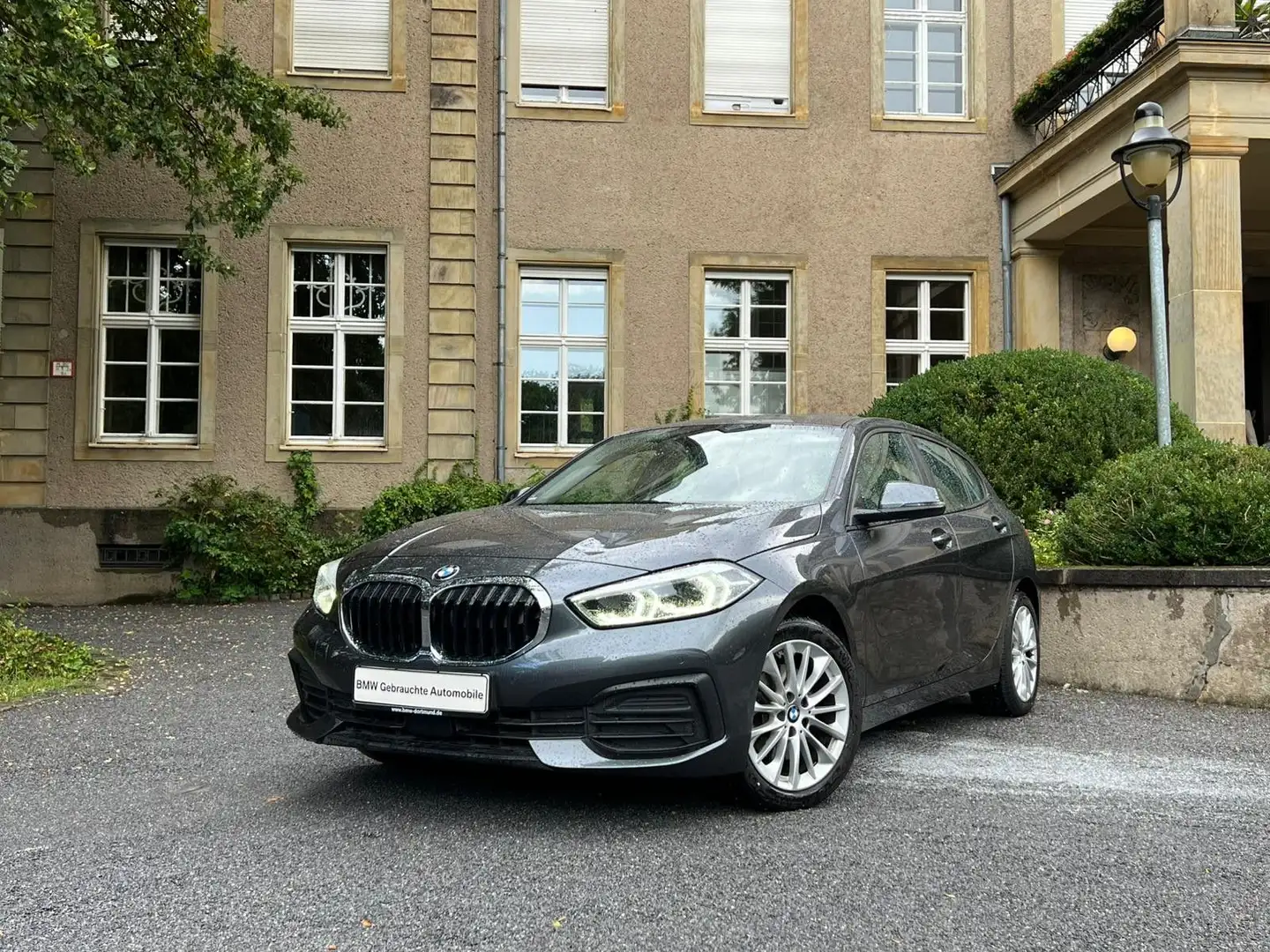 BMW 118 i Advant. Sportsitze Head-Up LED Komfortzug. Grau - 1