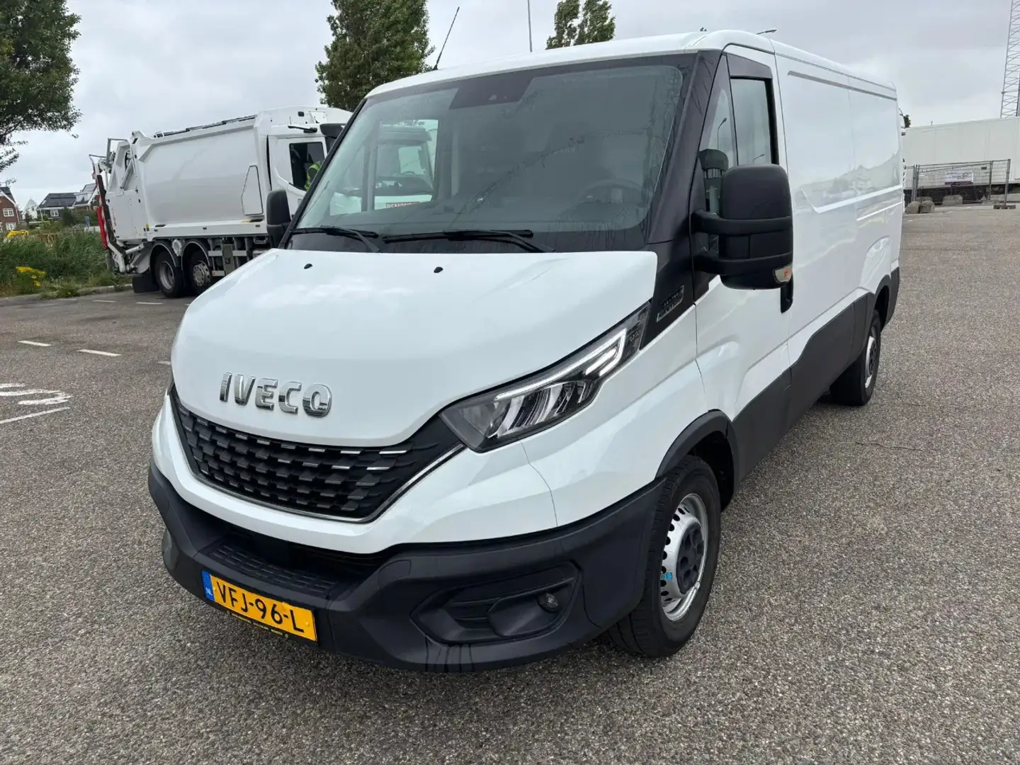 Iveco Daily 35S14 L2H1 Automaat Airco Cruisecontrol Trekhaak E Wit - 2