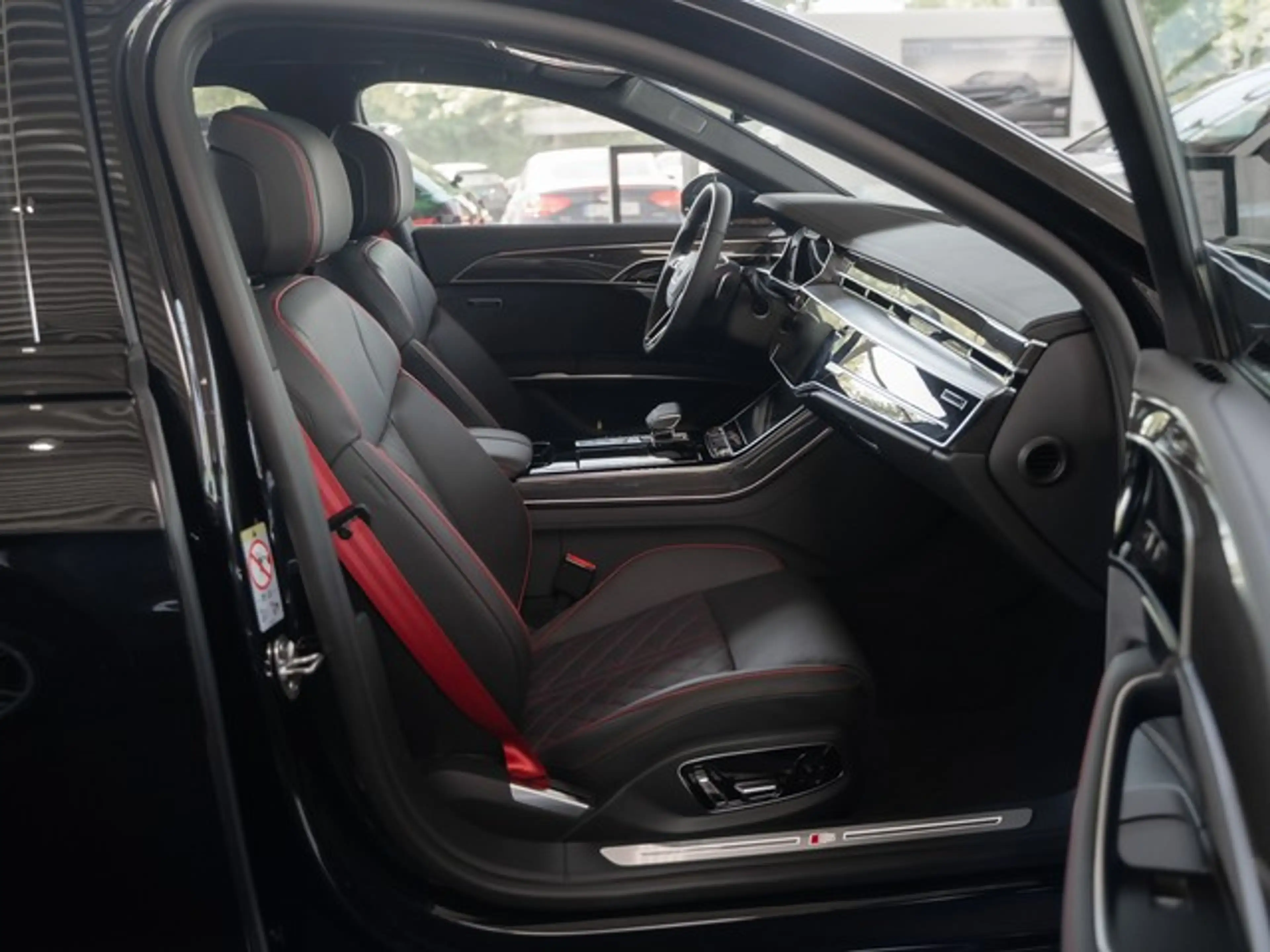 Audi S8 TFSI quattro ACC Dig.-Matrix LED Pano B&O Stand... — photo 5