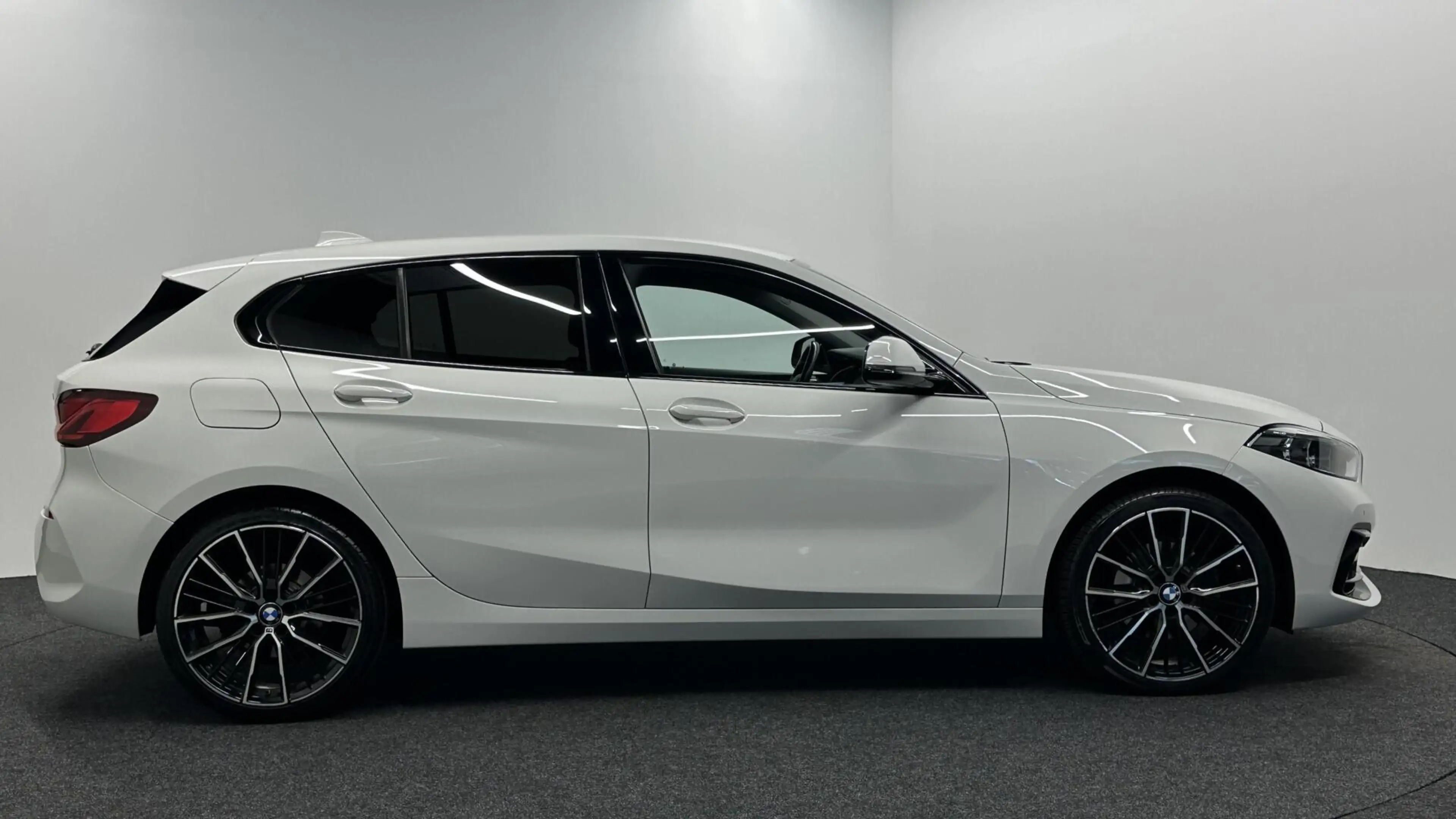 BMW 118 1-serie 118i High Executive CARPLAY NAVI CRUISE LM — photo 9