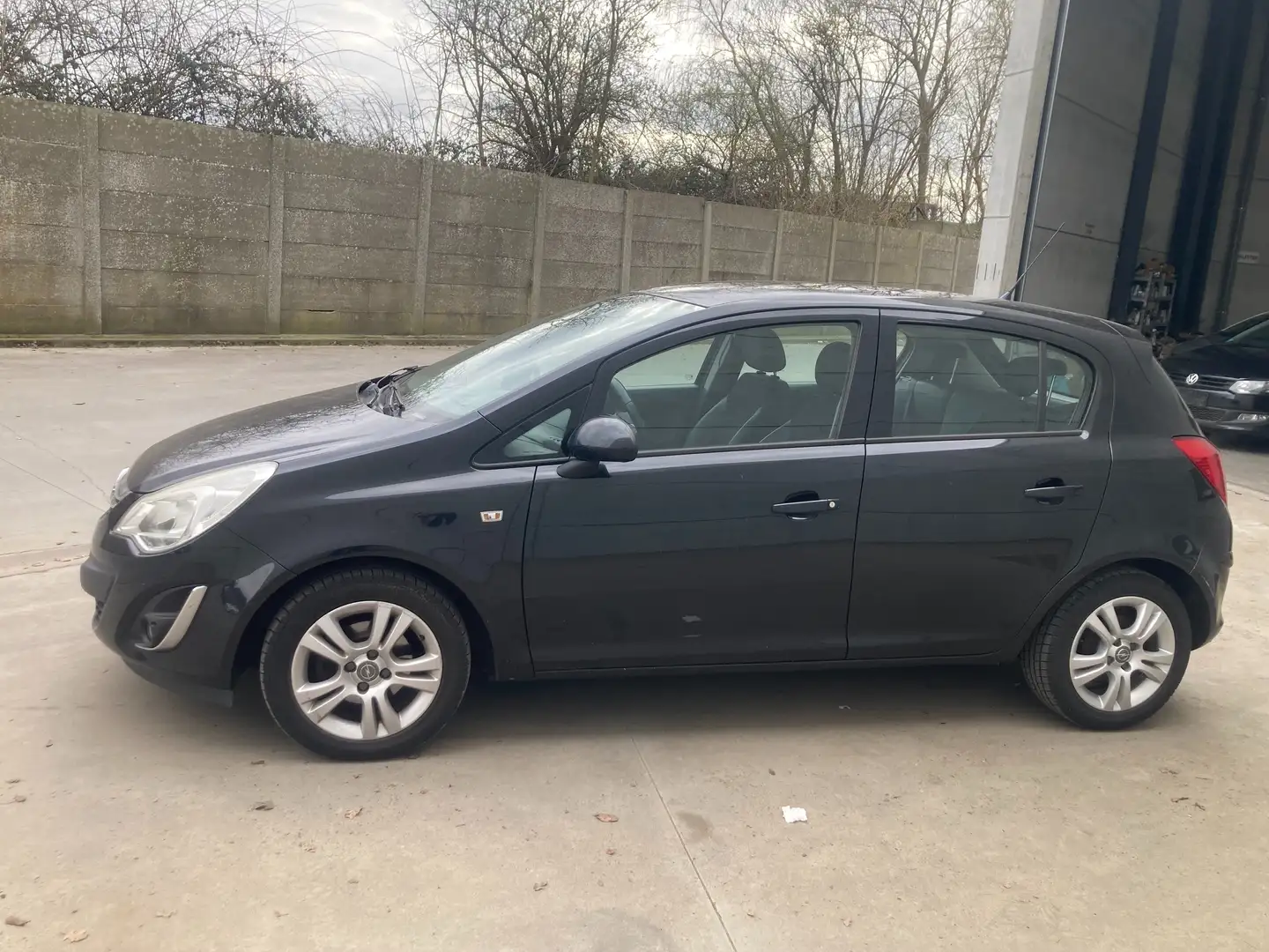 Opel Corsa 1.2 benzine 2013 met 118000km*Parkeersensor*airco Noir - 1