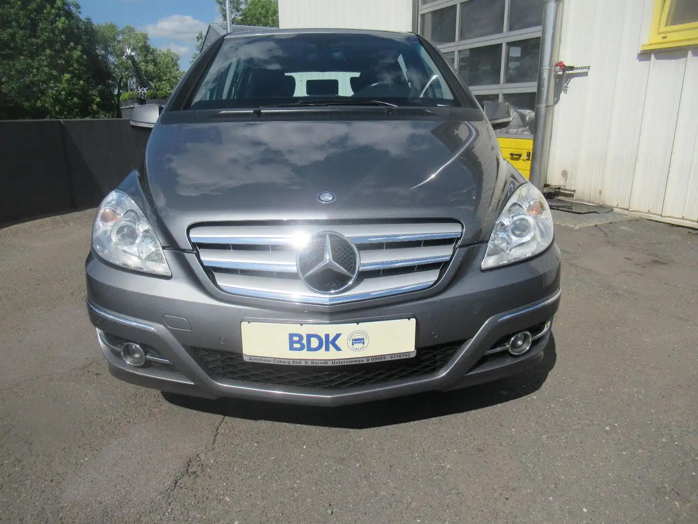 Mercedes-Benz B 200 NAVI SHZG ALU KLIMA Grau - 2