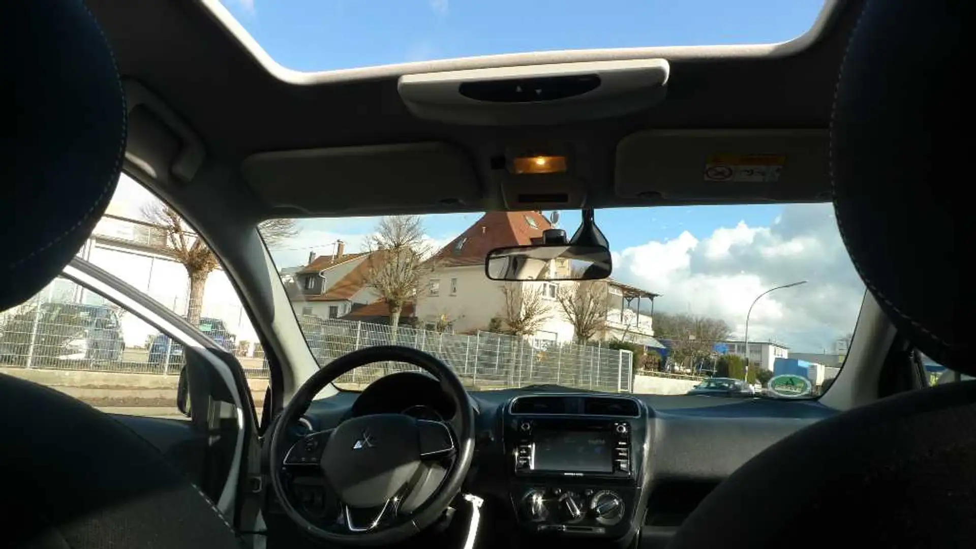 Mitsubishi Space Star Edition+ mit Faltdach 1.2 5-Gang Weiß - 2