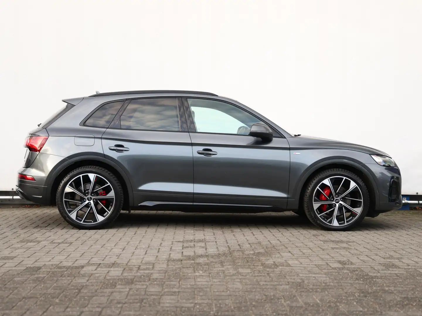 Audi Q5 55 TFSI e S edition Competition | B&O | Luchtverin Gris - 2