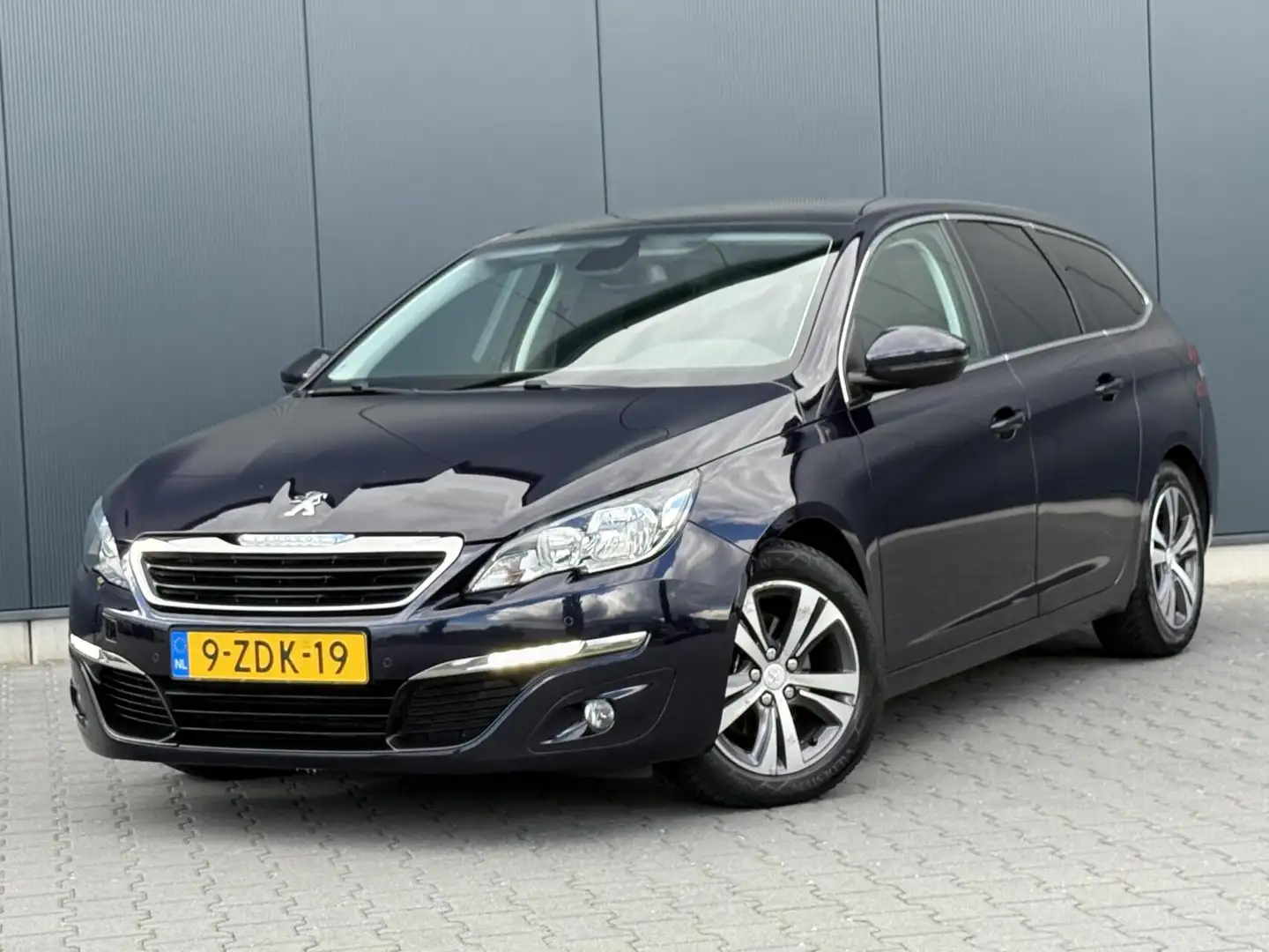 Peugeot 308 SW 1.6 BlueHDI Limited Panoramadak - Navi - Led - Blauw - 1