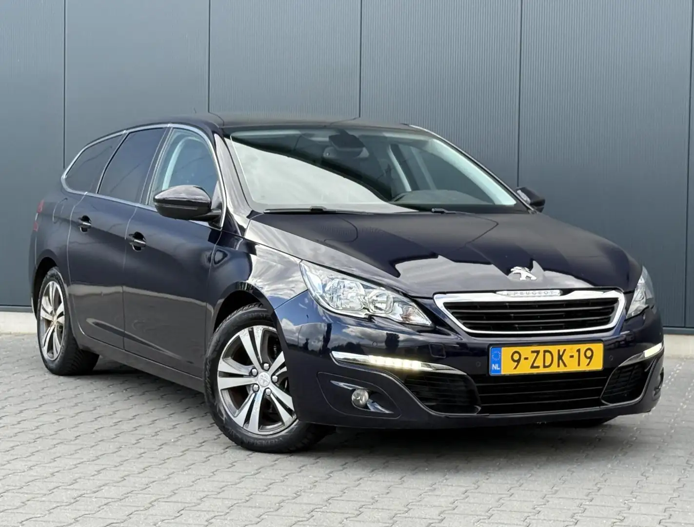 Peugeot 308 SW 1.6 BlueHDI Limited Panoramadak - Navi - Led - Blauw - 2