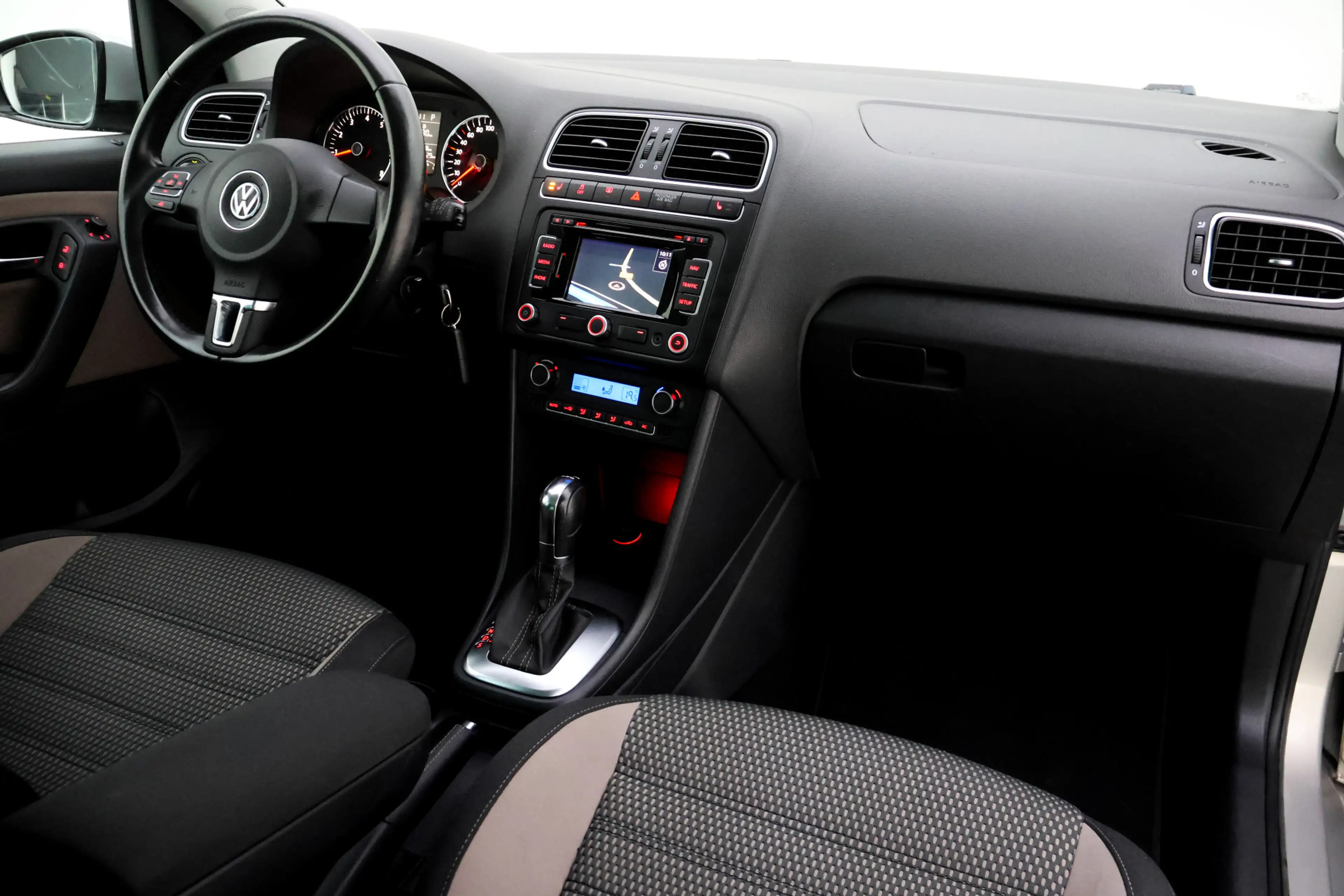 Volkswagen Polo Cross 1.4-16V Dsg XENON | STOELVERW | NAVI | CLIMA | CRU — photo 22