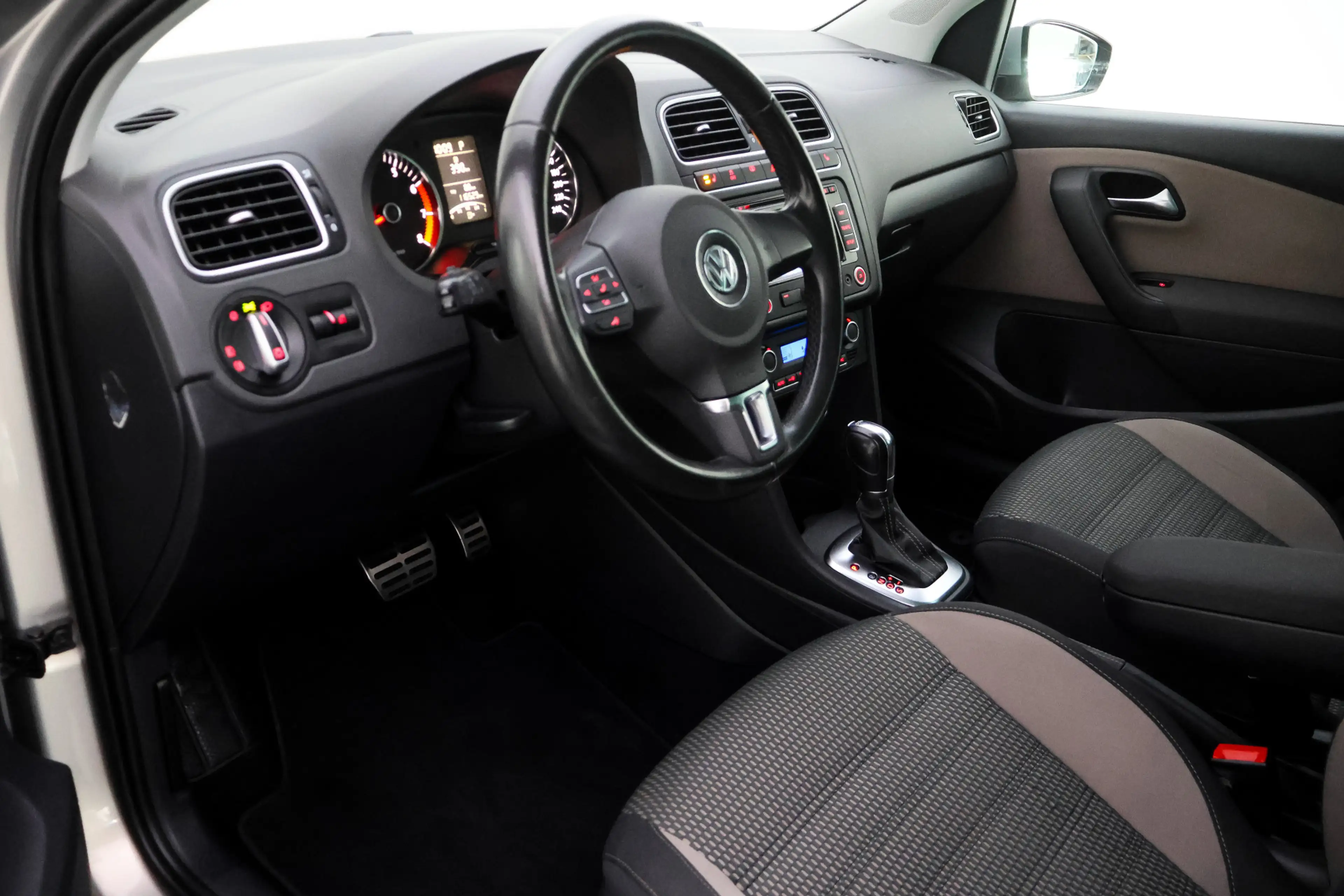 Volkswagen Polo Cross 1.4-16V Dsg XENON | STOELVERW | NAVI | CLIMA | CRU — photo 16