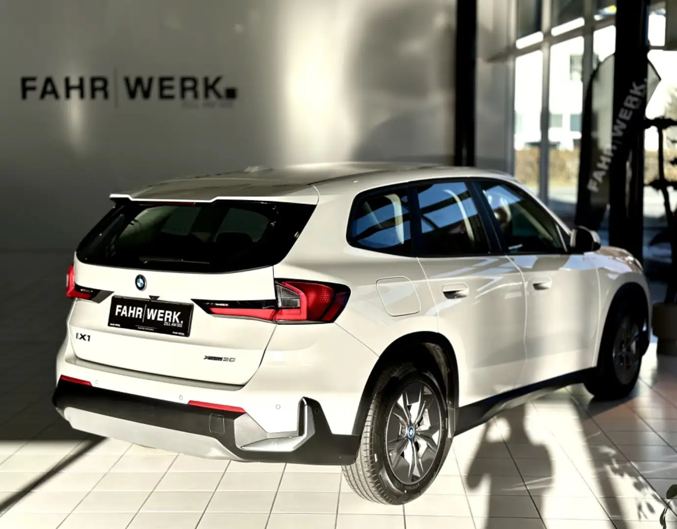 BMW iX1 xDrive30 Weiß - 2