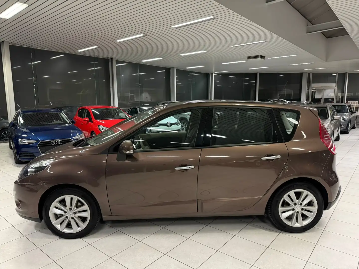Renault Scenic 1.4I 96Kw Euro 5 Année 03/2010, 112.000Km Brun - 2
