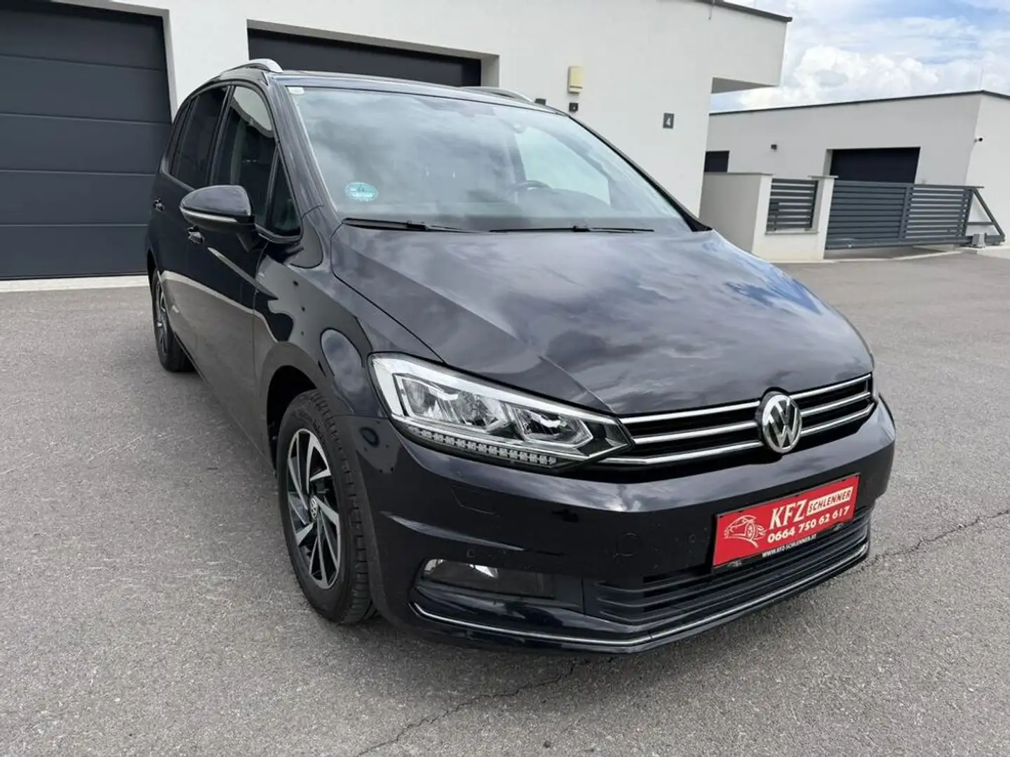 Volkswagen Touran Comfortline 1,5 TSI/AHK/Panorama/7-Sitze Schwarz - 2