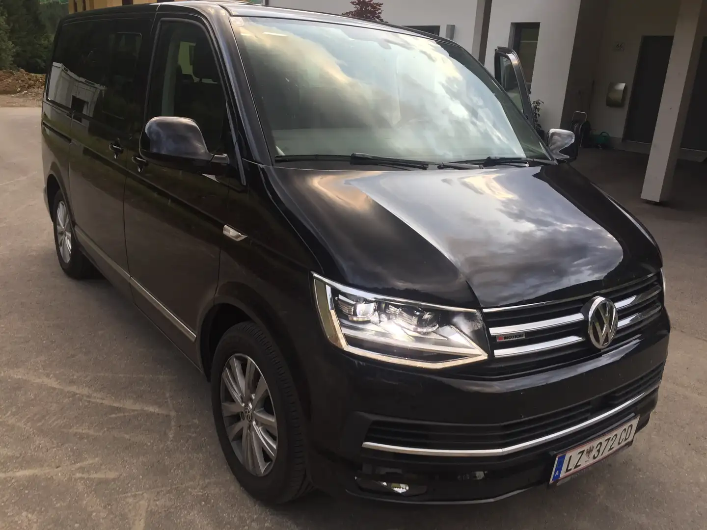 Volkswagen T6 Multivan Multivan Highline 2,0 TDI 4Motion BMT DSG Highline Schwarz - 1