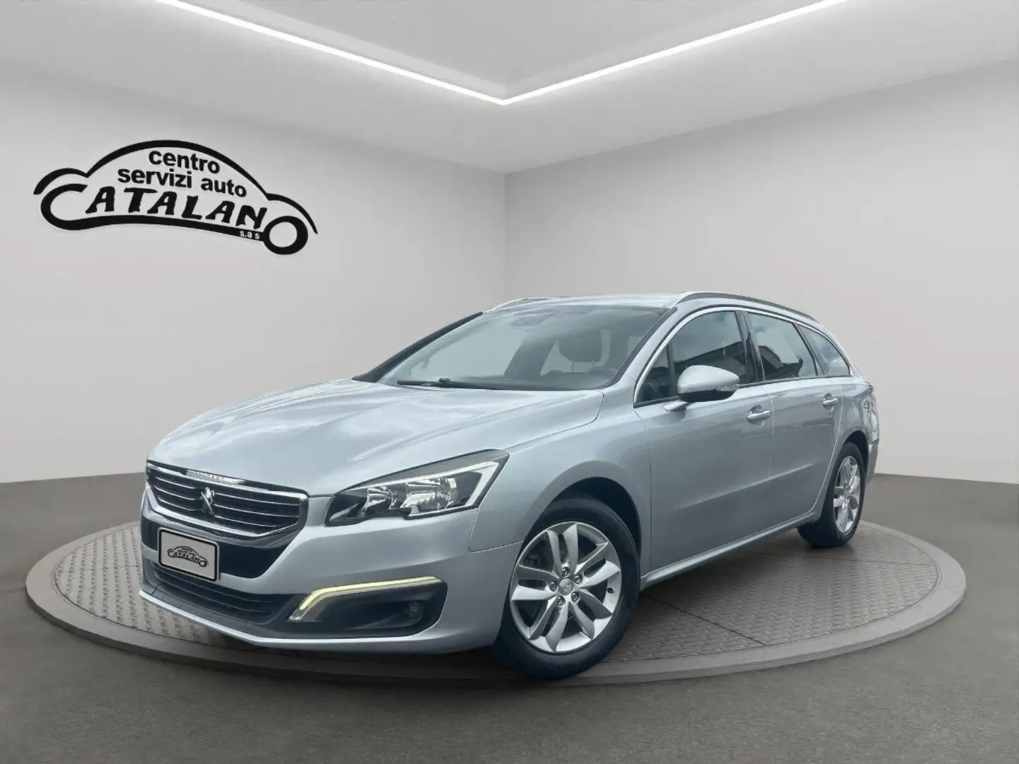 Peugeot 508 SW SW 2.0 hdi Allure navi 140cv my15 Gris - 1