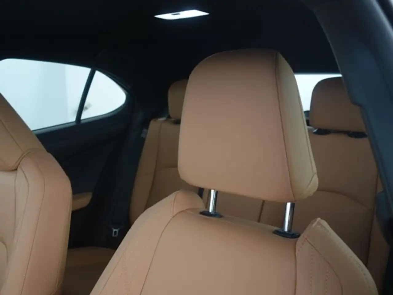 Lexus UX 2026 — фото 15