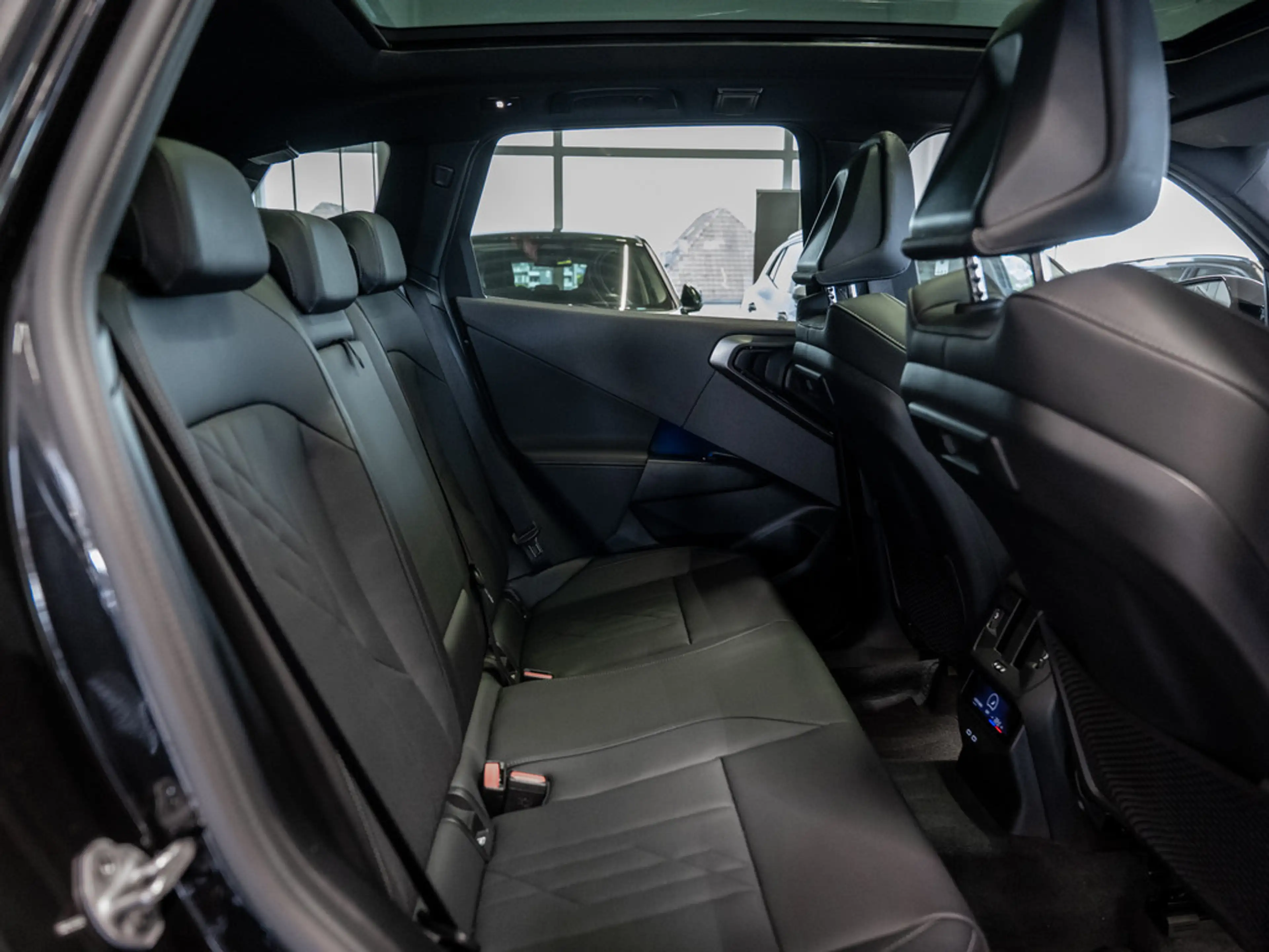 BMW X3 xDrive 20d M-Sport PANO AHK LED NAVI H/K — photo 9