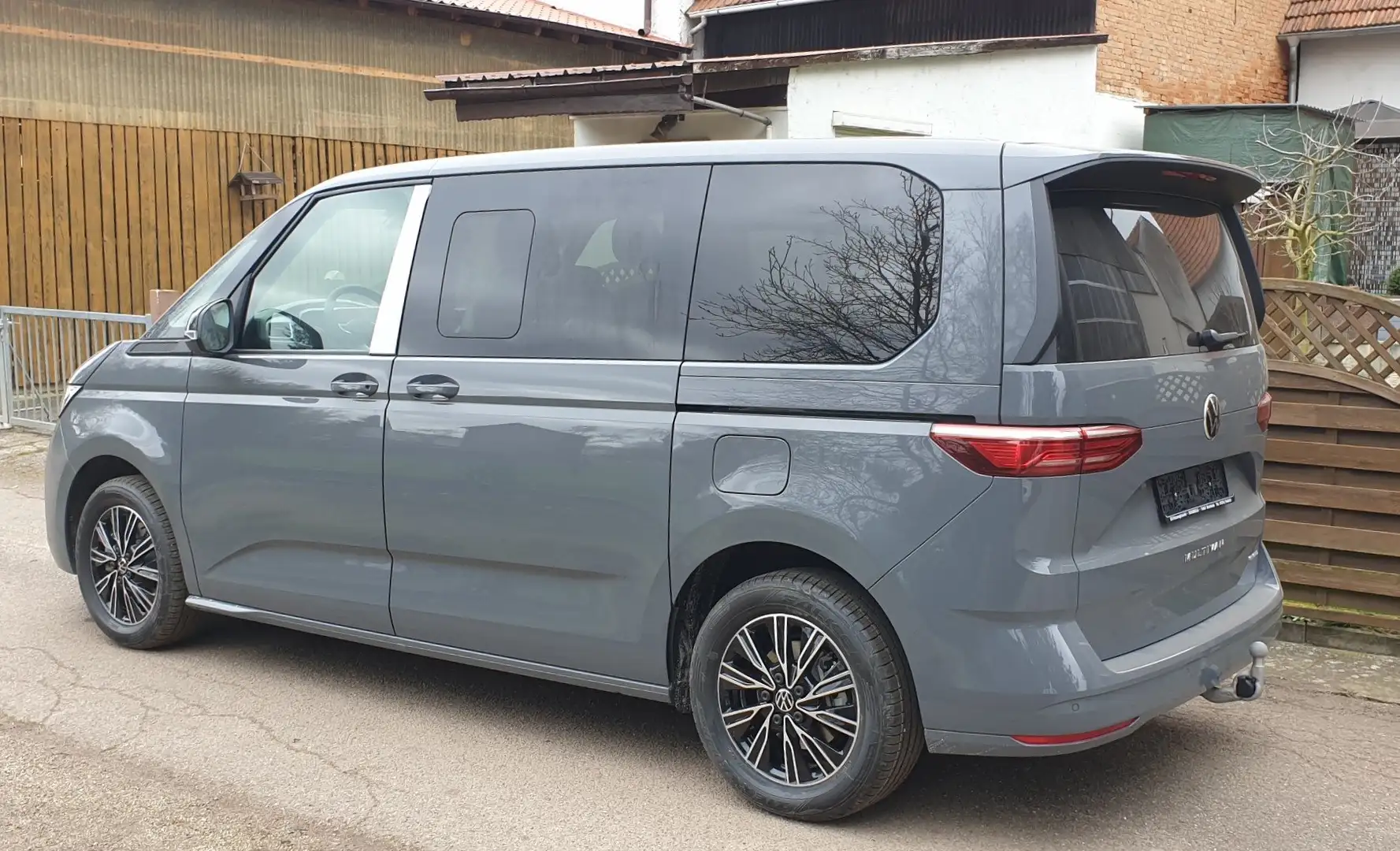 Volkswagen T7 Multivan Allrad e hybrid, *5J. Garantie, AHK, beh. Frontsch Grau - 1