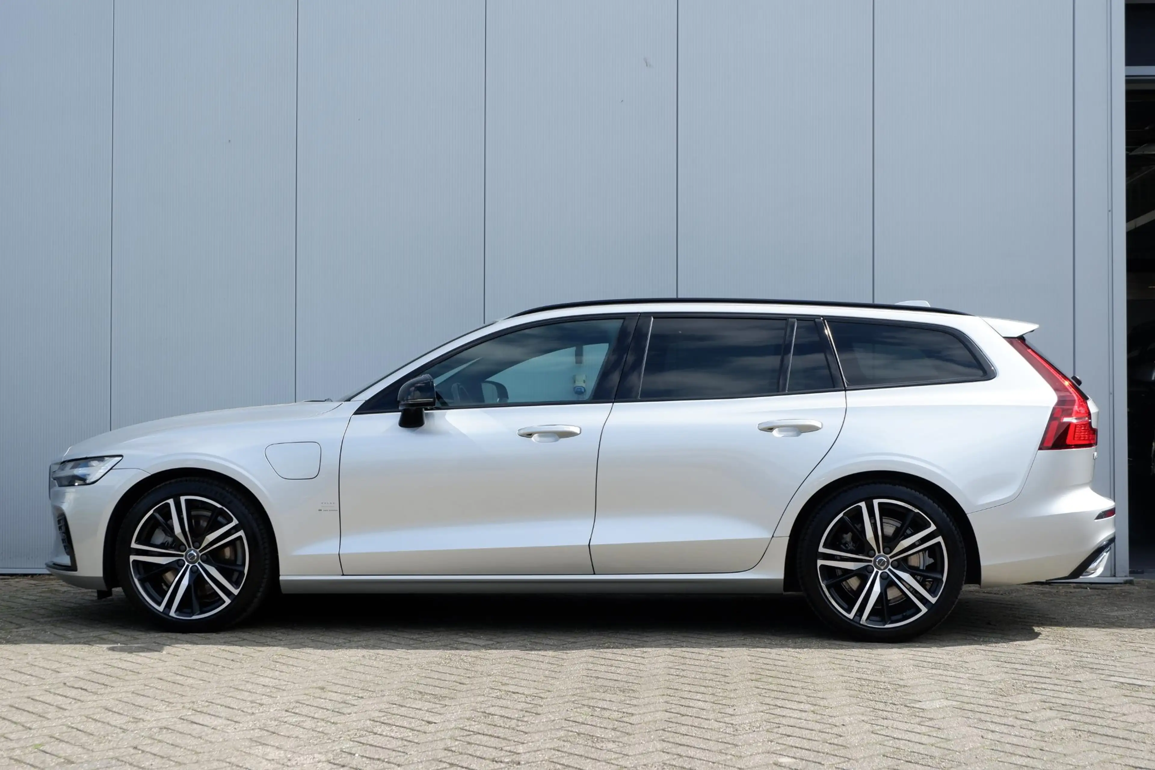 Volvo V60 T6 Recharge AWD R-Design | Elektrisch verstelbare — photo 8