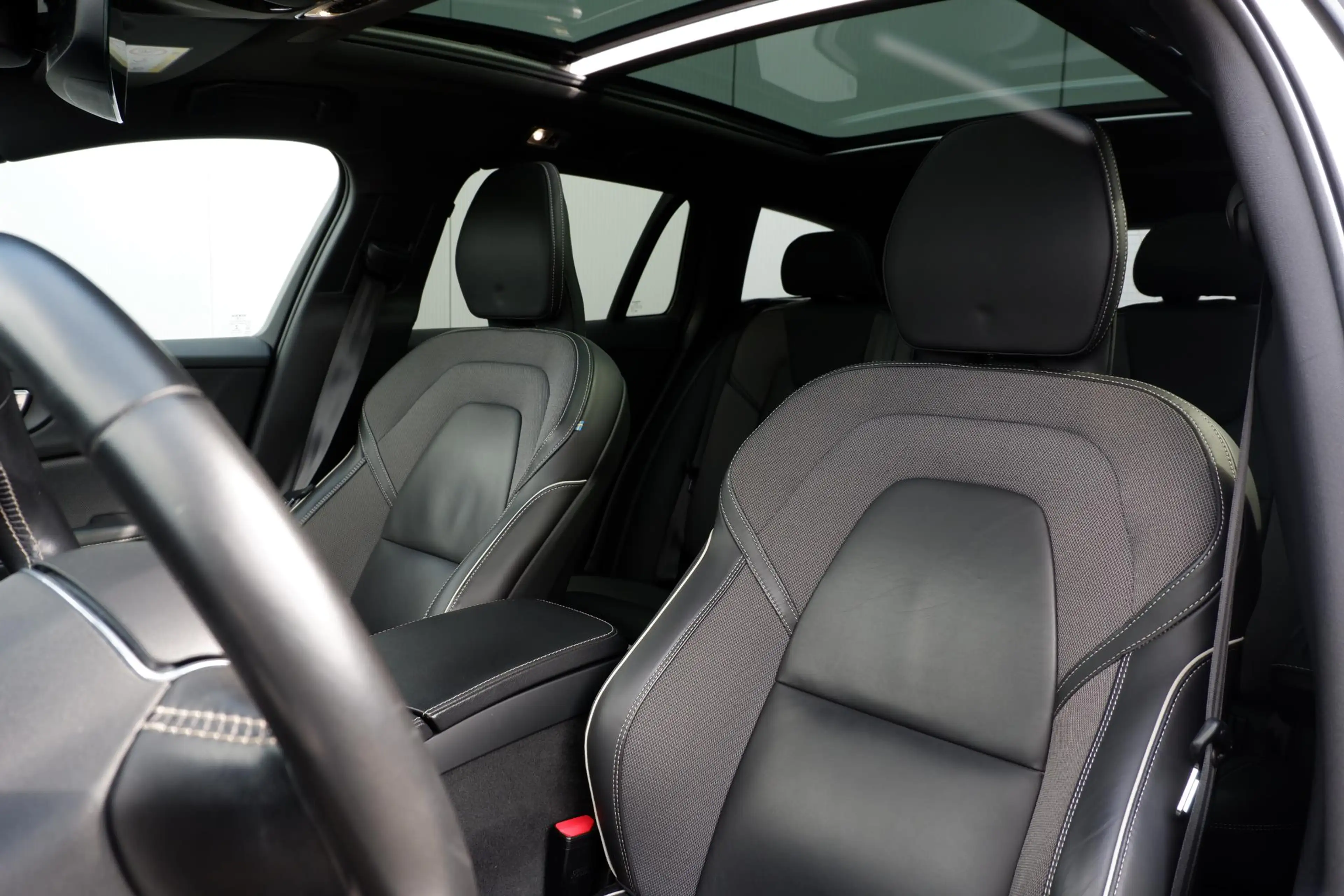 Volvo V60 T6 Recharge AWD R-Design | Elektrisch verstelbare — photo 10