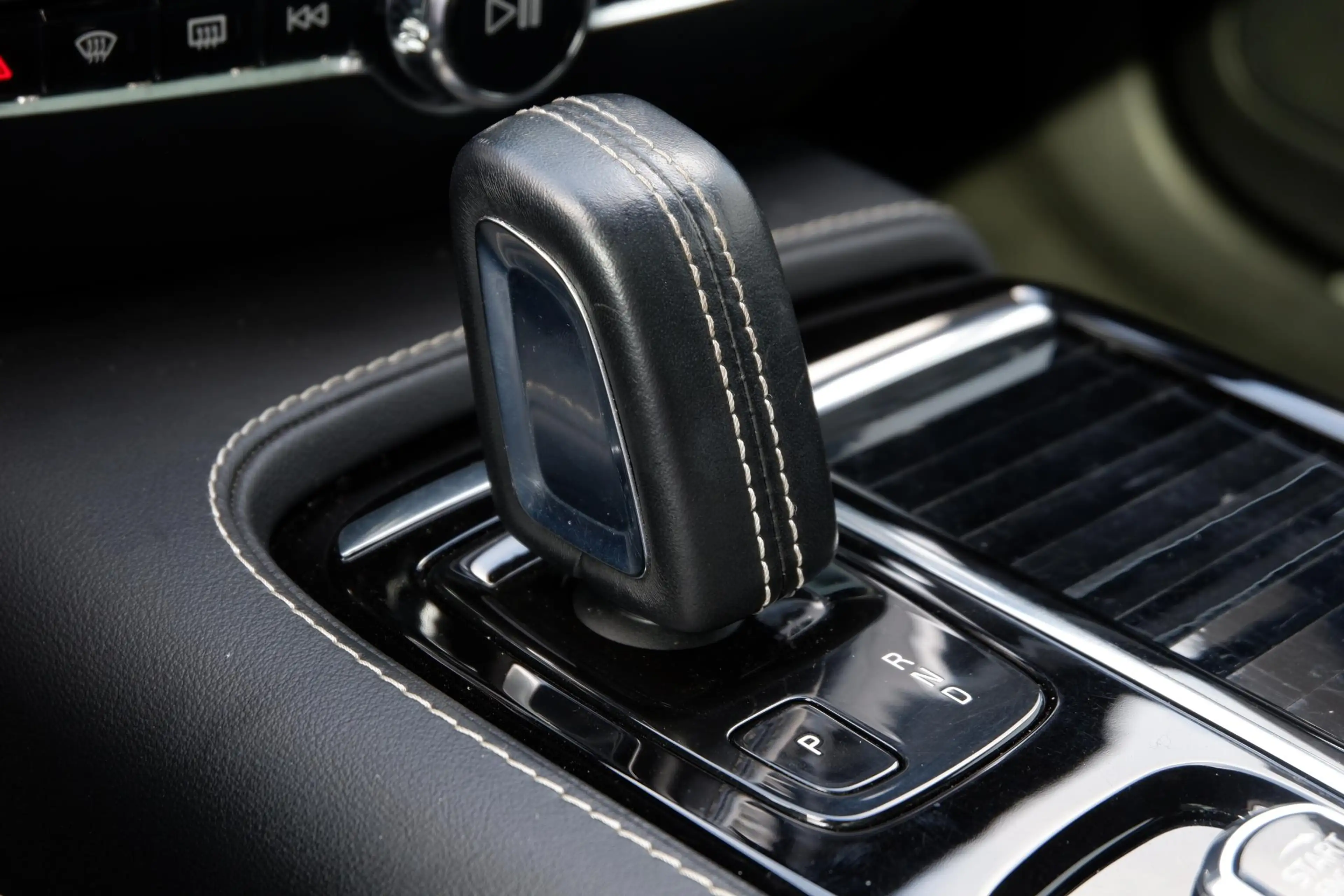 Volvo V60 T6 Recharge AWD R-Design | Elektrisch verstelbare — photo 14