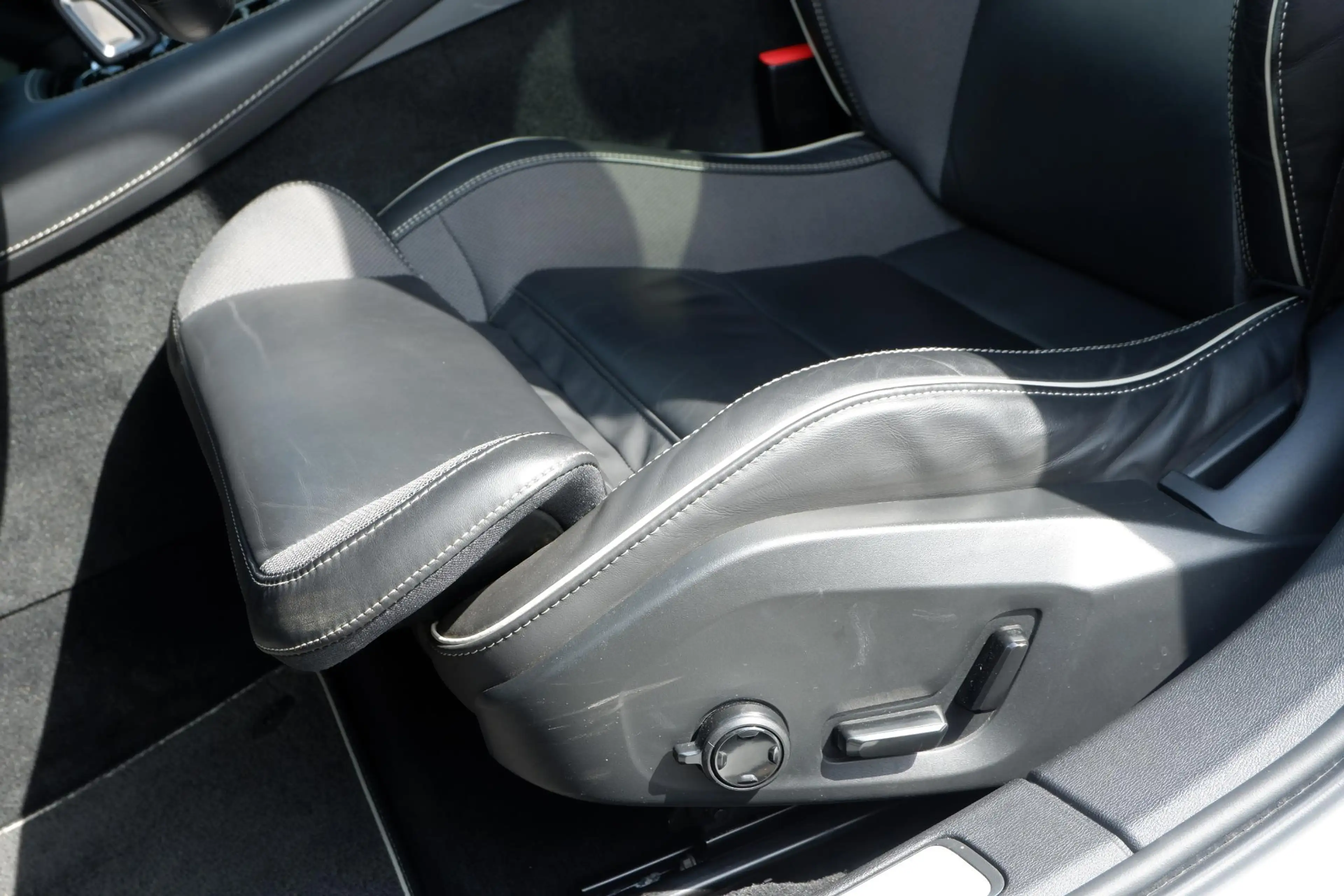 Volvo V60 T6 Recharge AWD R-Design | Elektrisch verstelbare — photo 11