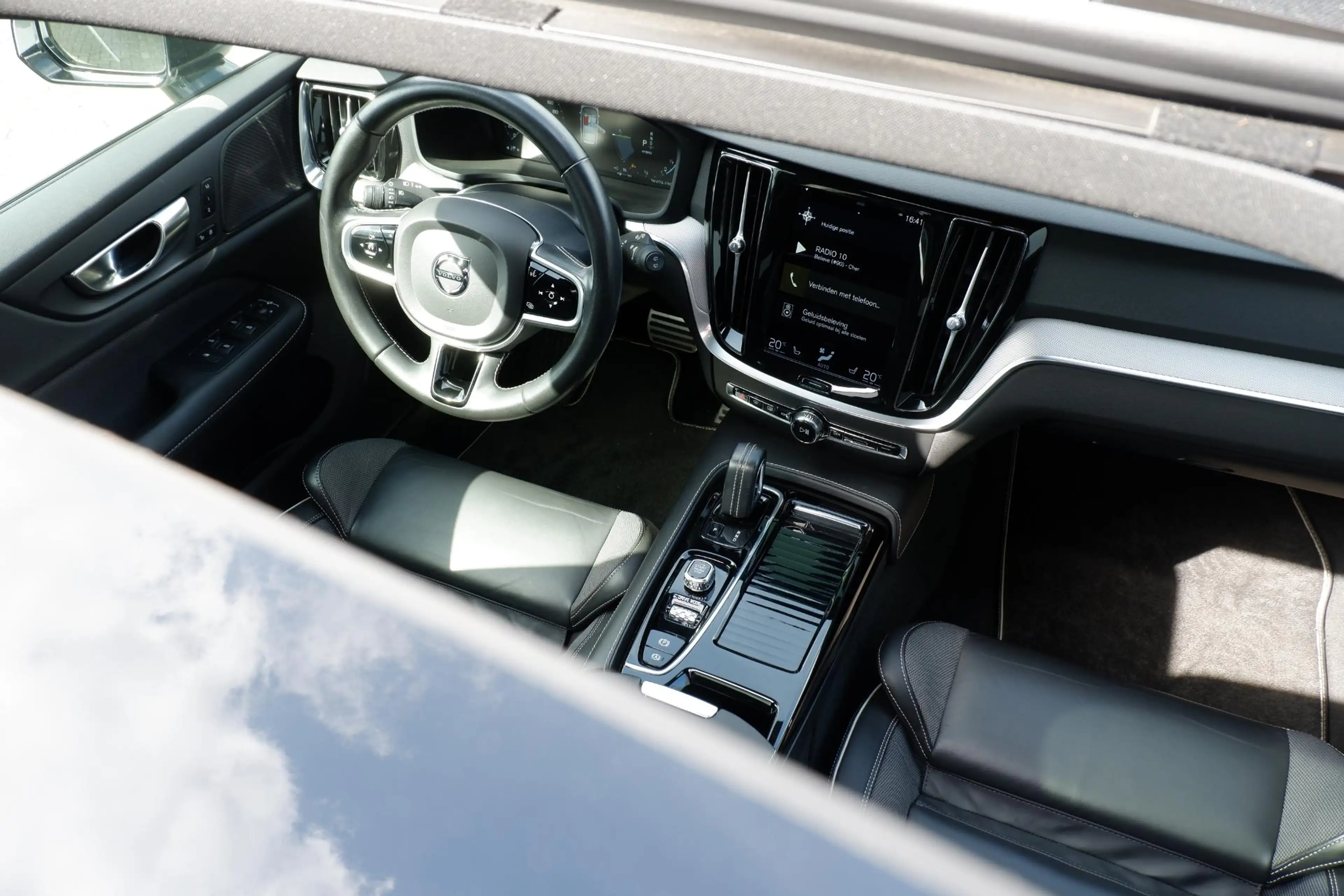 Volvo V60 T6 Recharge AWD R-Design | Elektrisch verstelbare — photo 9